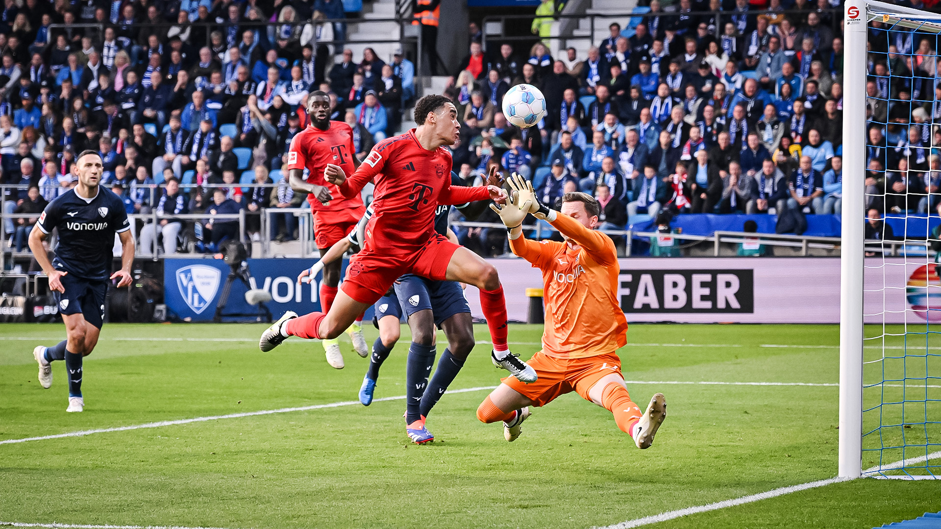 Spielszene aus der Partie VfL Bochum - FC Bayern