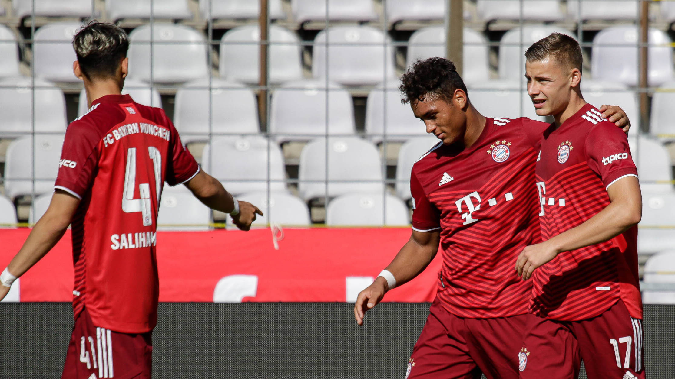 Armindo Sieb y Gabriel Vidović con la camiseta del FC Bayern Amateure.