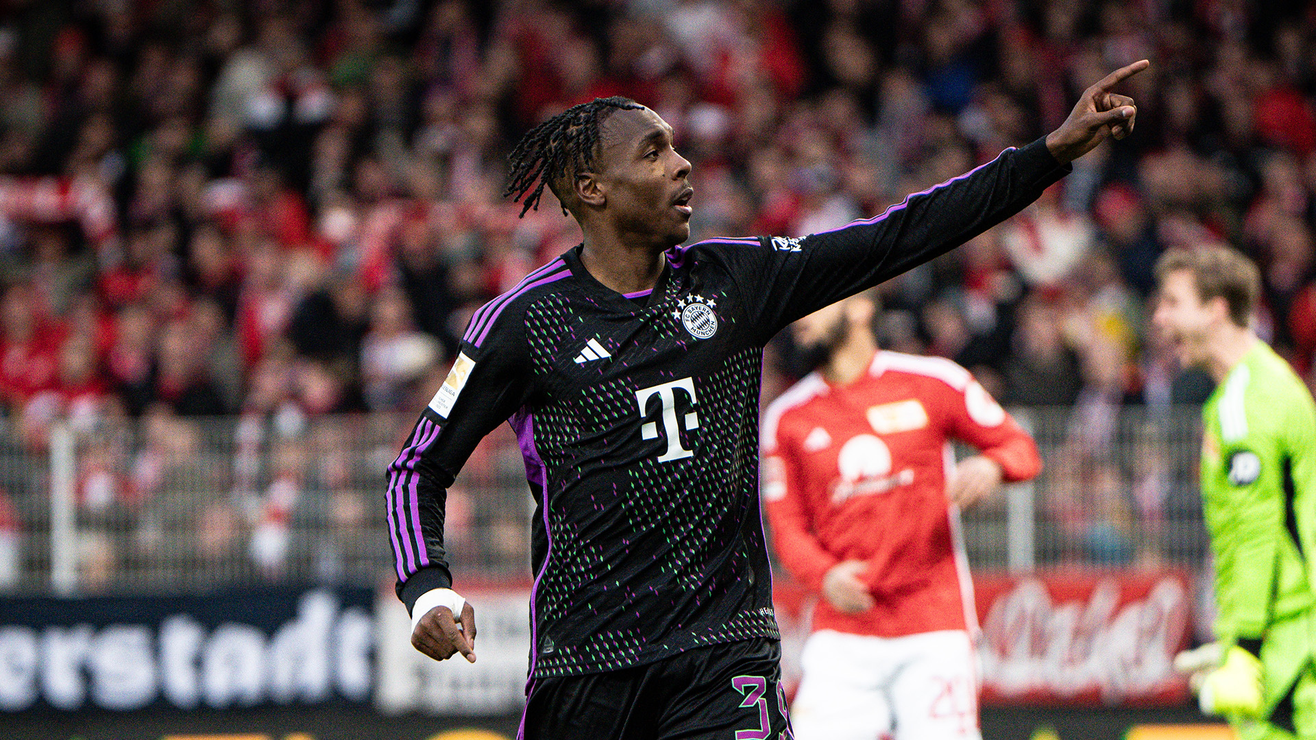 Mathys Tel celebra un gol en el partido de Bundesliga disputado ante el 1. FC Union Berlin