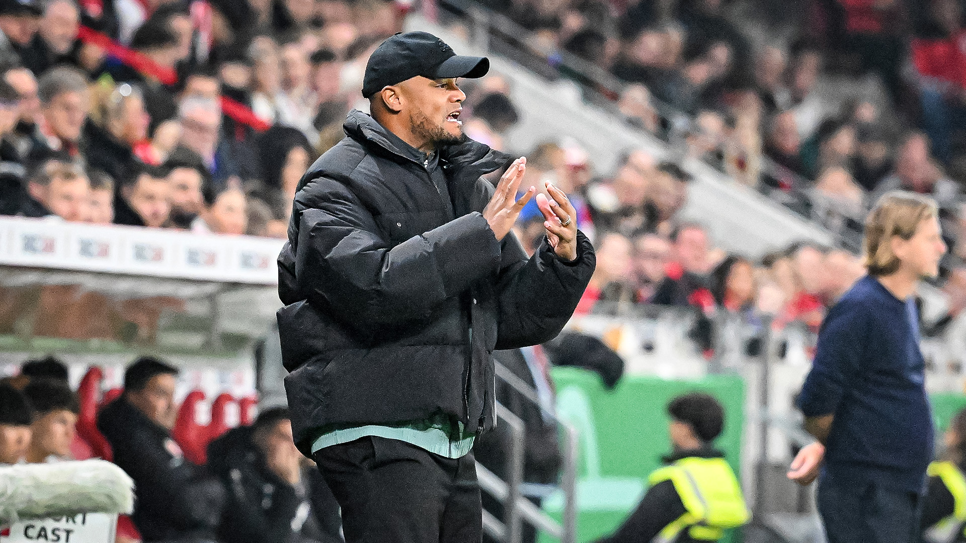 Vincent Kompany en el partido de Copa del FC Bayern contra el 1. FSV Mainz 05