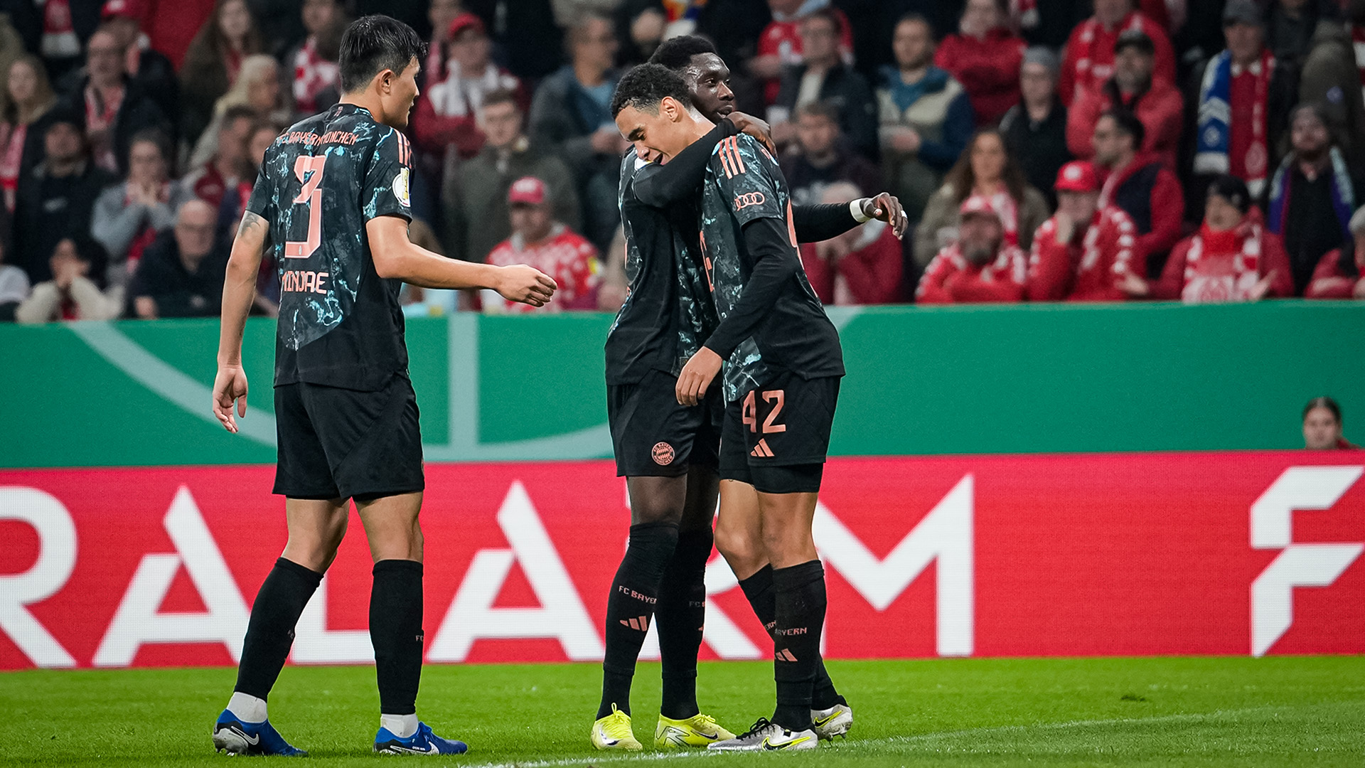 13-mainz-fcbayern-241030-mel