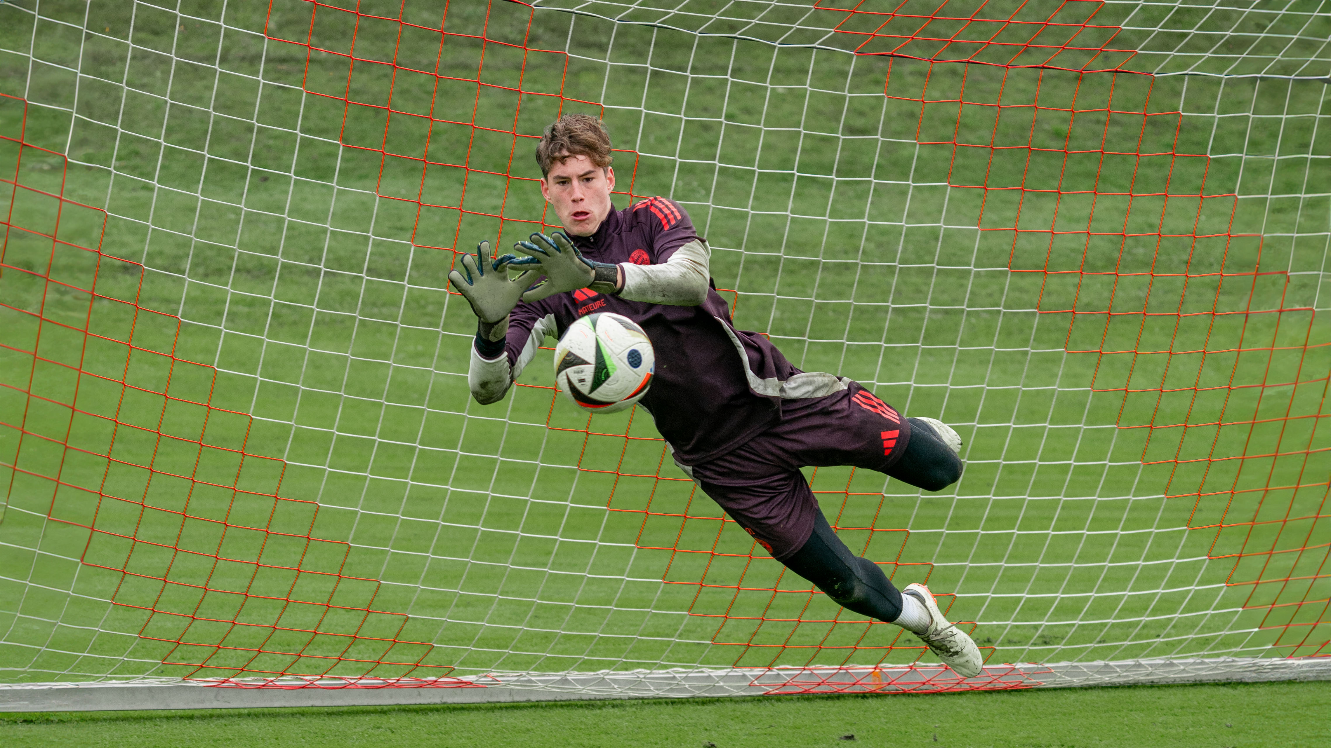 Max Schmitt im Training der FC Bayern Amateure.