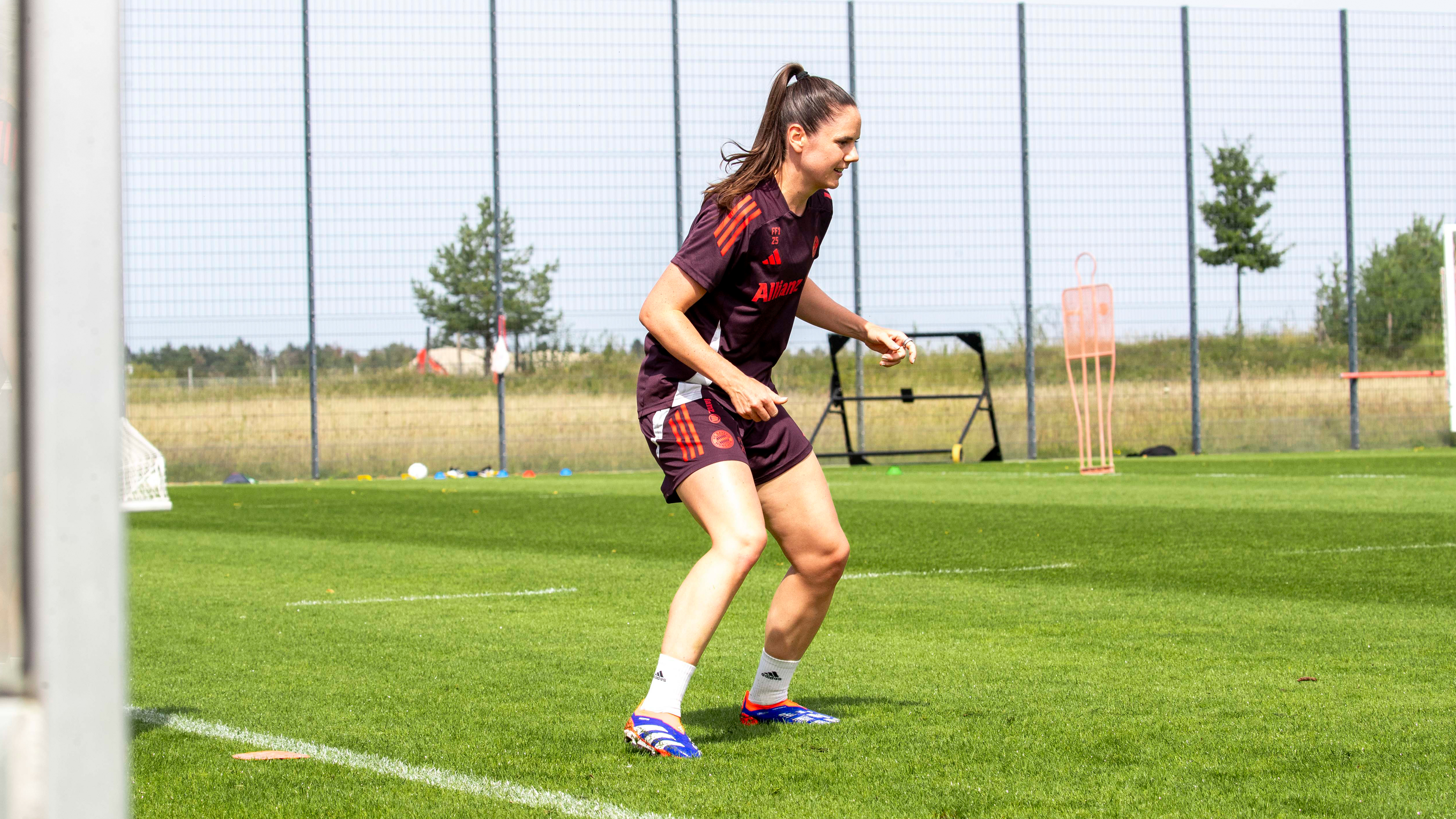 Sarah Zadrazil während des Trainings der FC Bayern Frauen