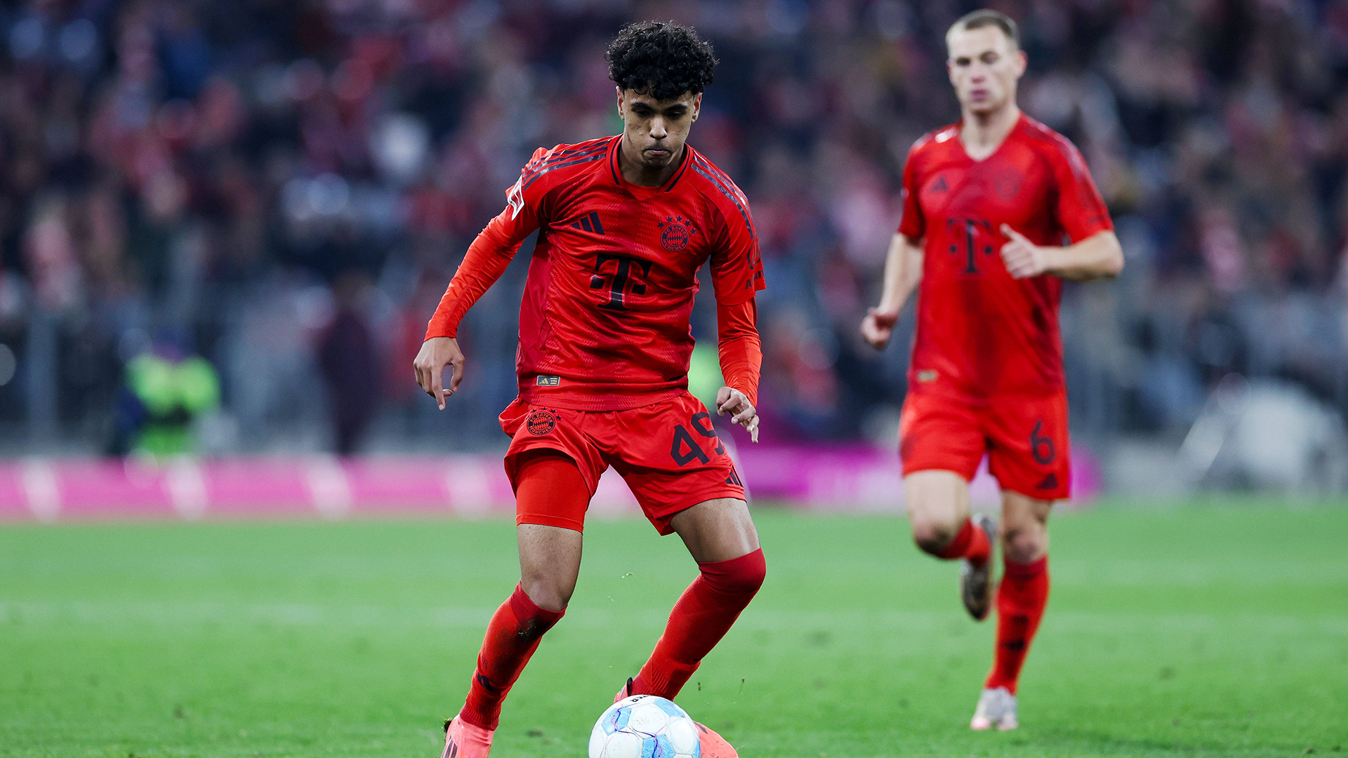 Adam Aznou in FC Bayern's match against Union Berlin.