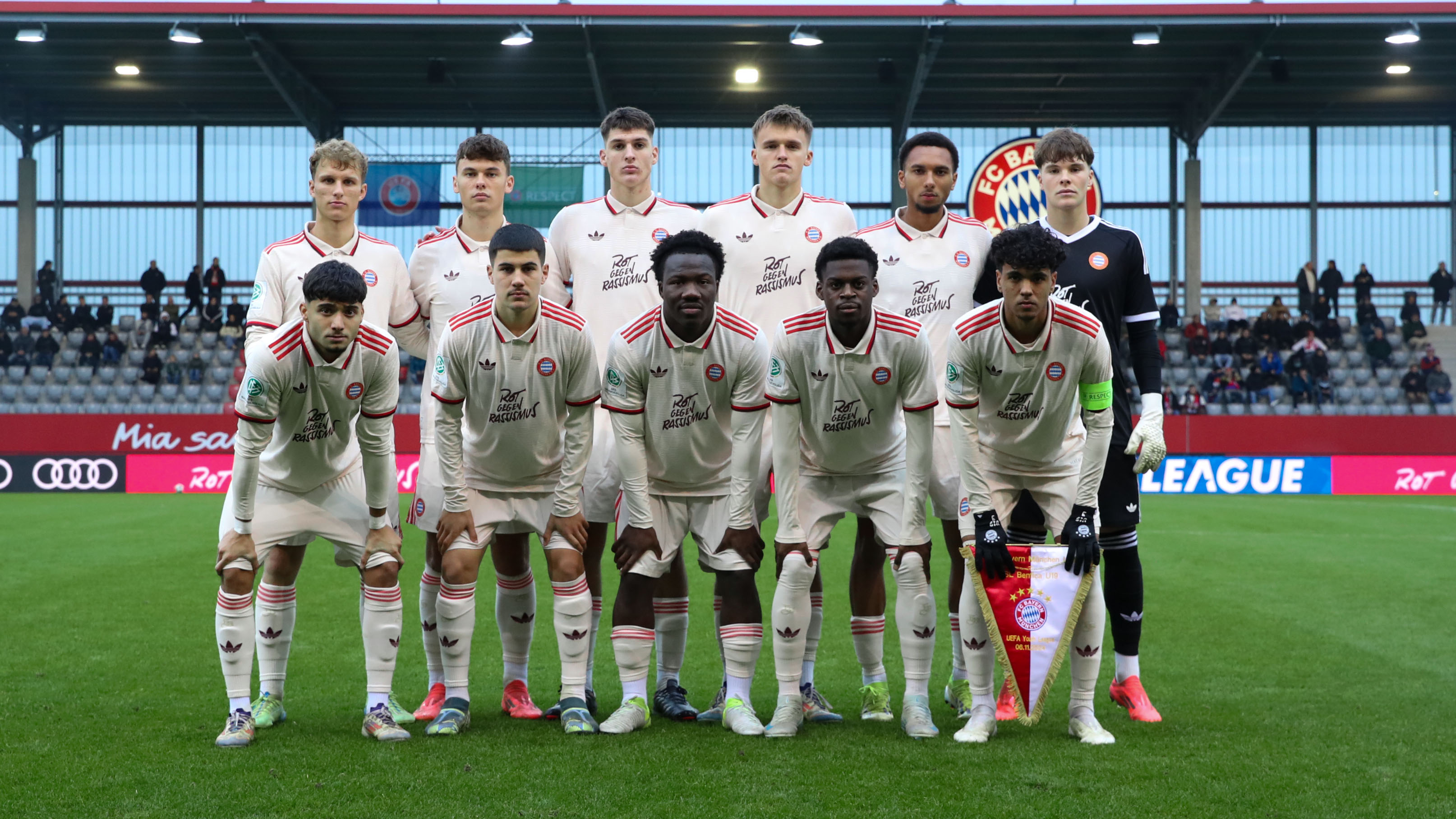 Teamfoto FC Bayern U19 in der Youth League.