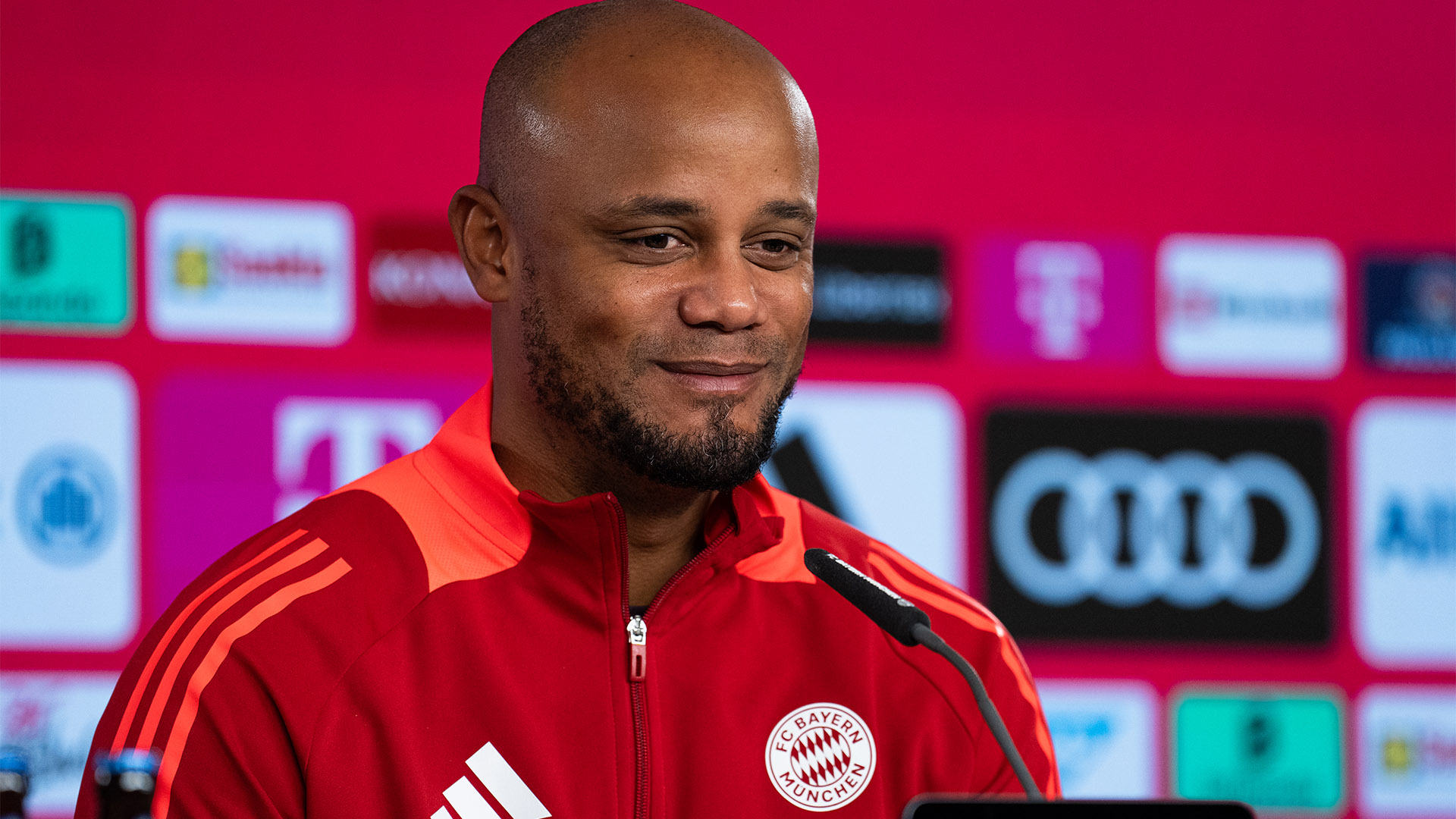 FC Bayern-Trainer Vincent Kompany im Pressetalk