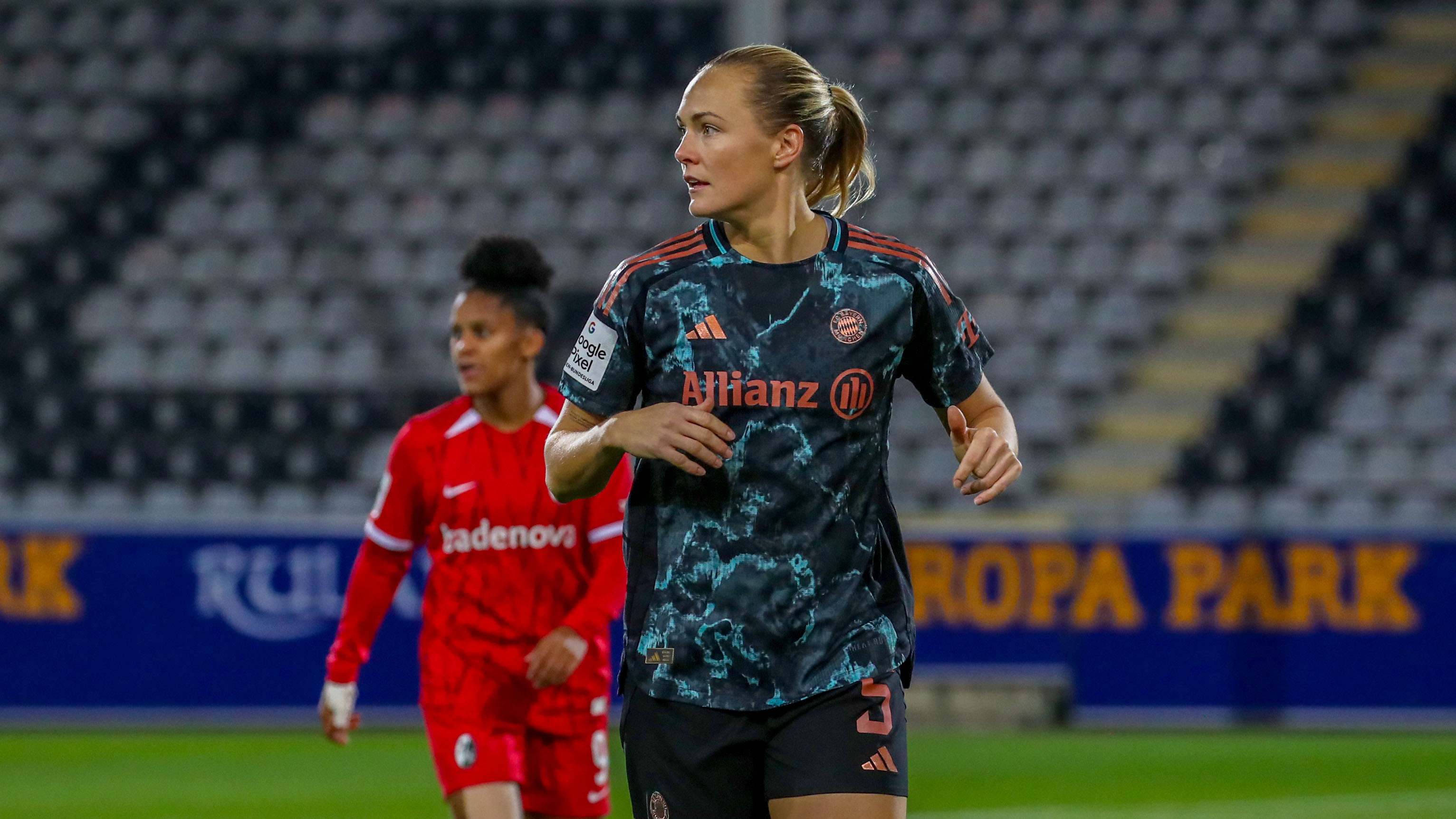 Magdalena Eriksson auf dem Spielfeld in der Partie gegen den SC Freiburg.