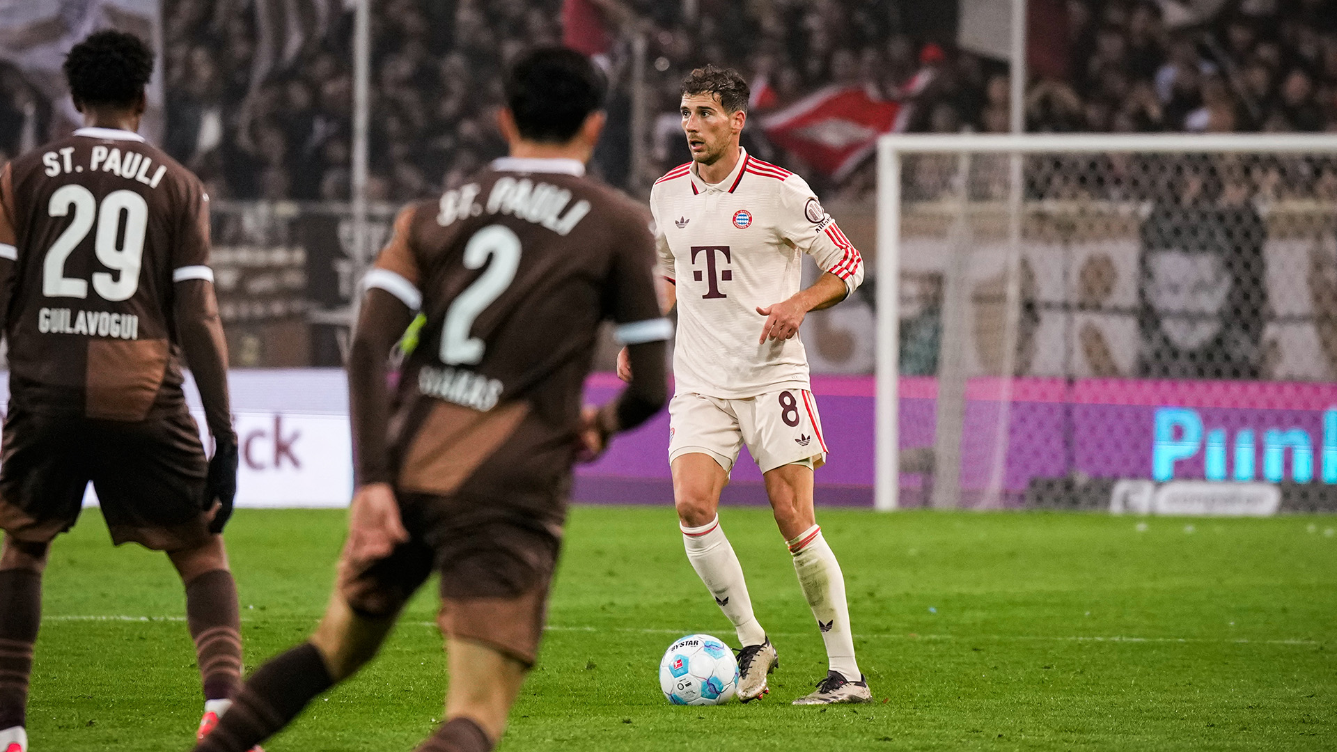 03-pauli-fcbayern-241109-mel