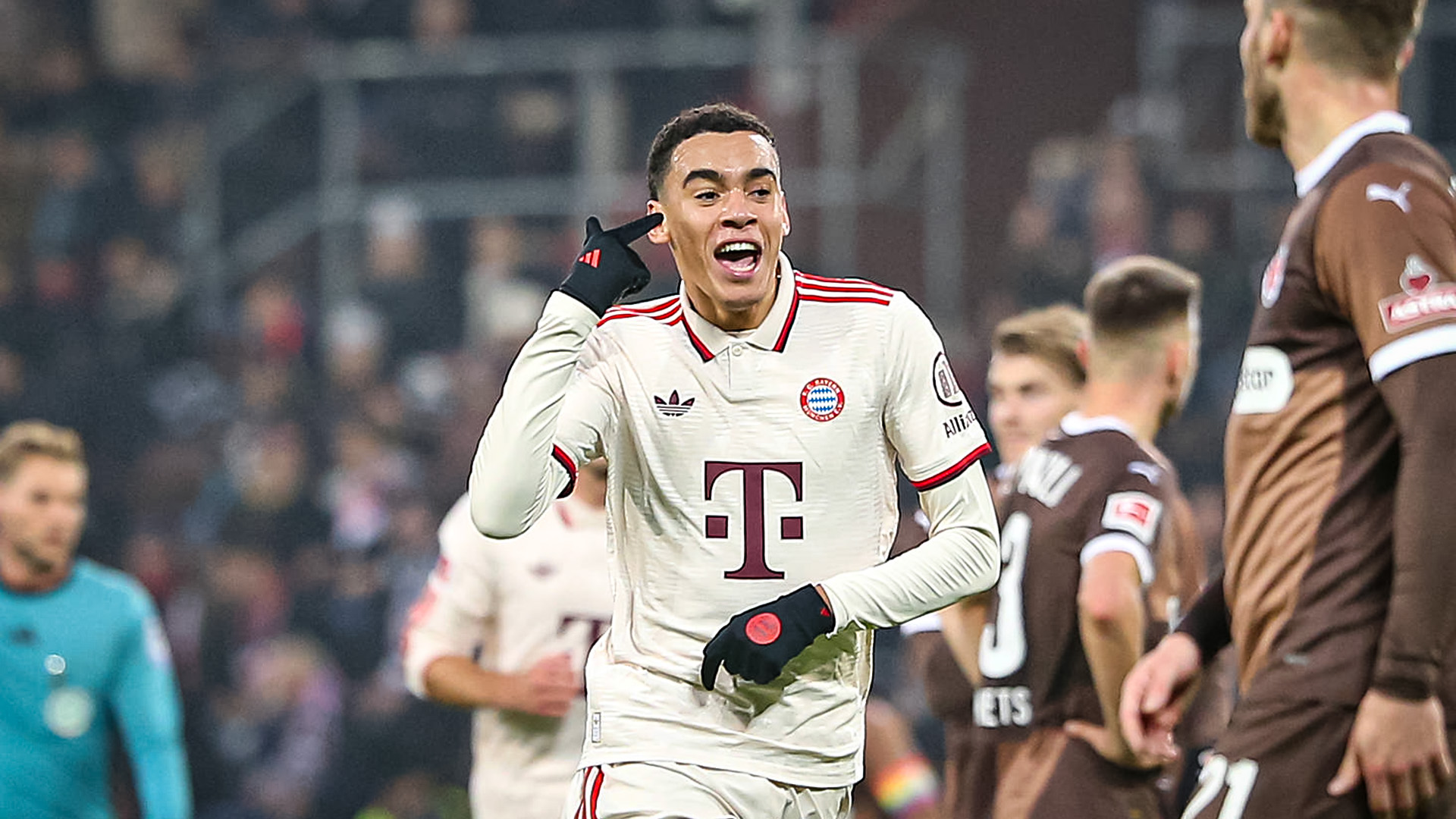 Jamal Musiala tras el partido del FC Bayern contra el FC St. Pauli