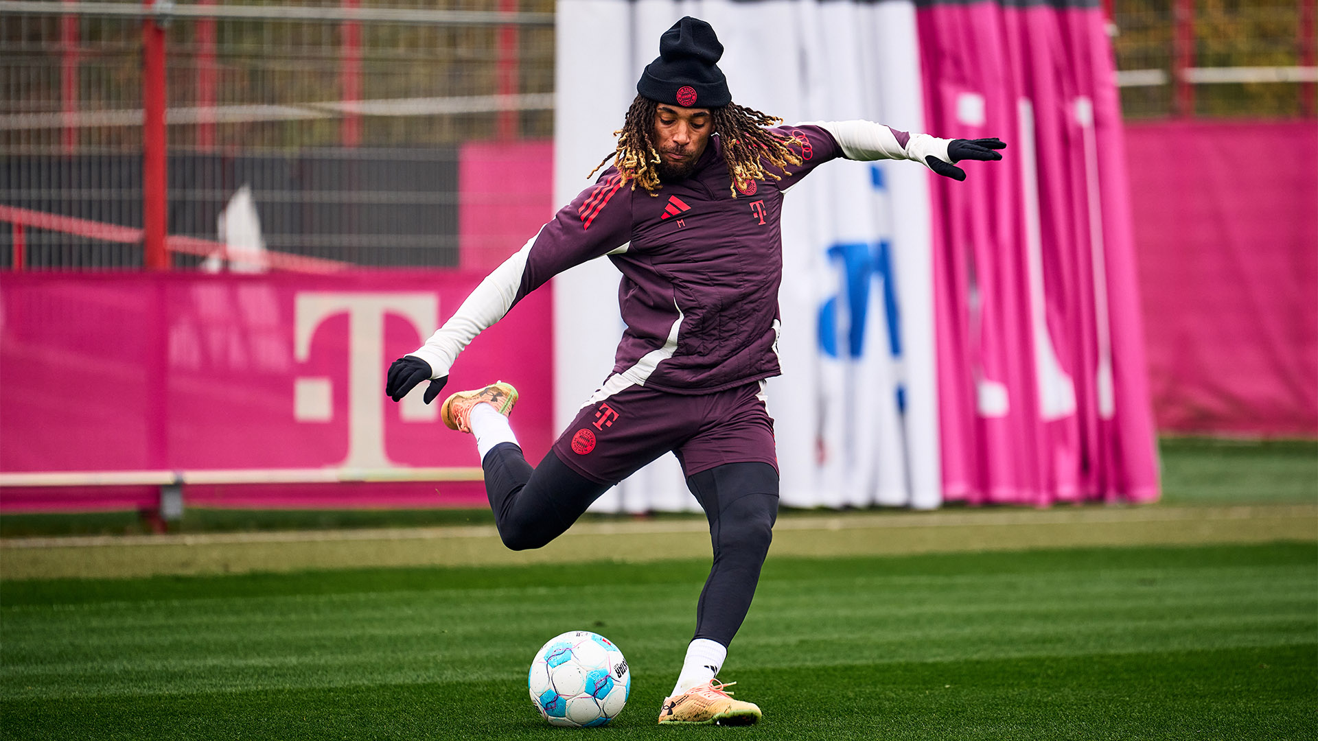 Sacha Boey in training at Säbener Straße