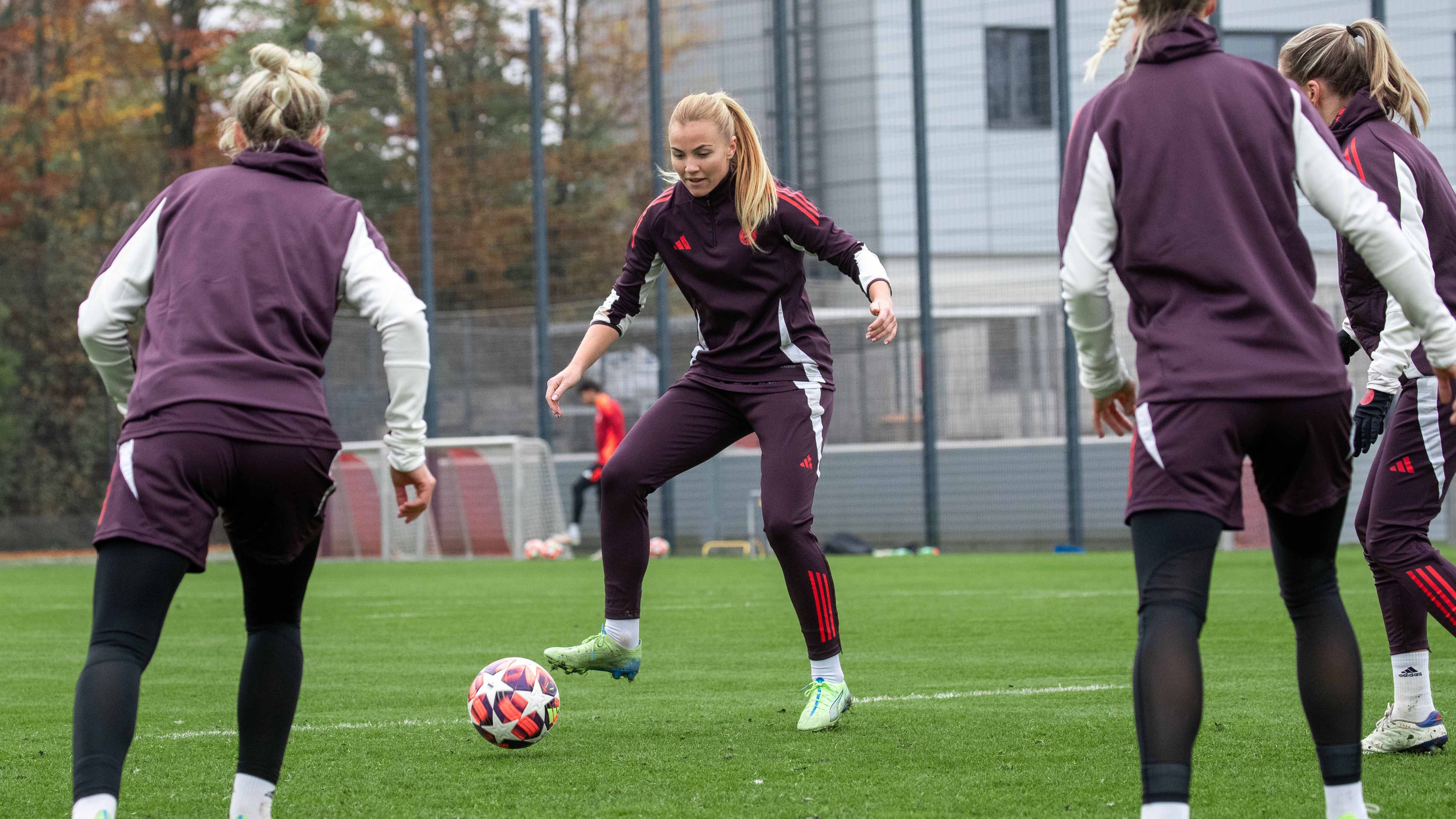 Glódís Viggósdóttir Training FC Bayern