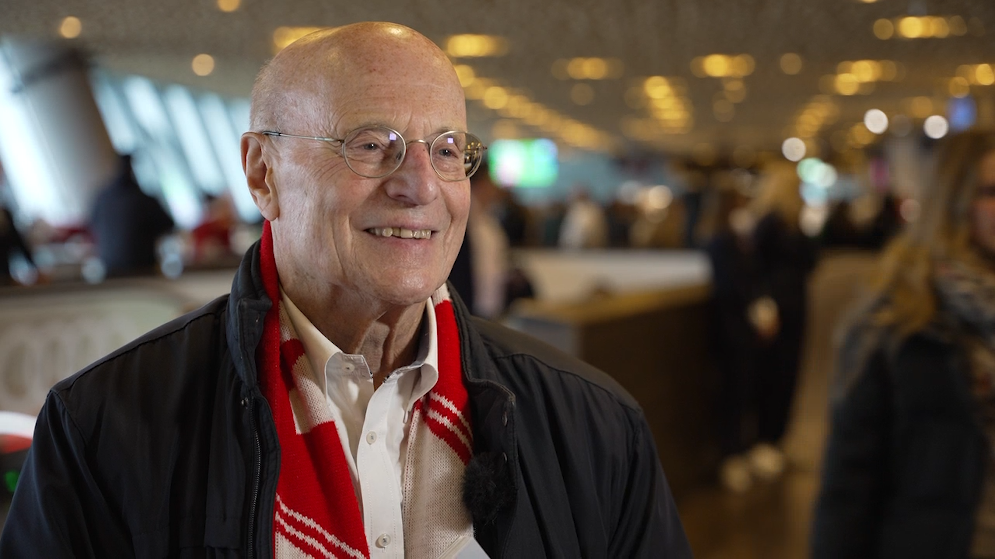 Mitglied Nummer 1 Jüngling beim Besuch der Allianz Arena