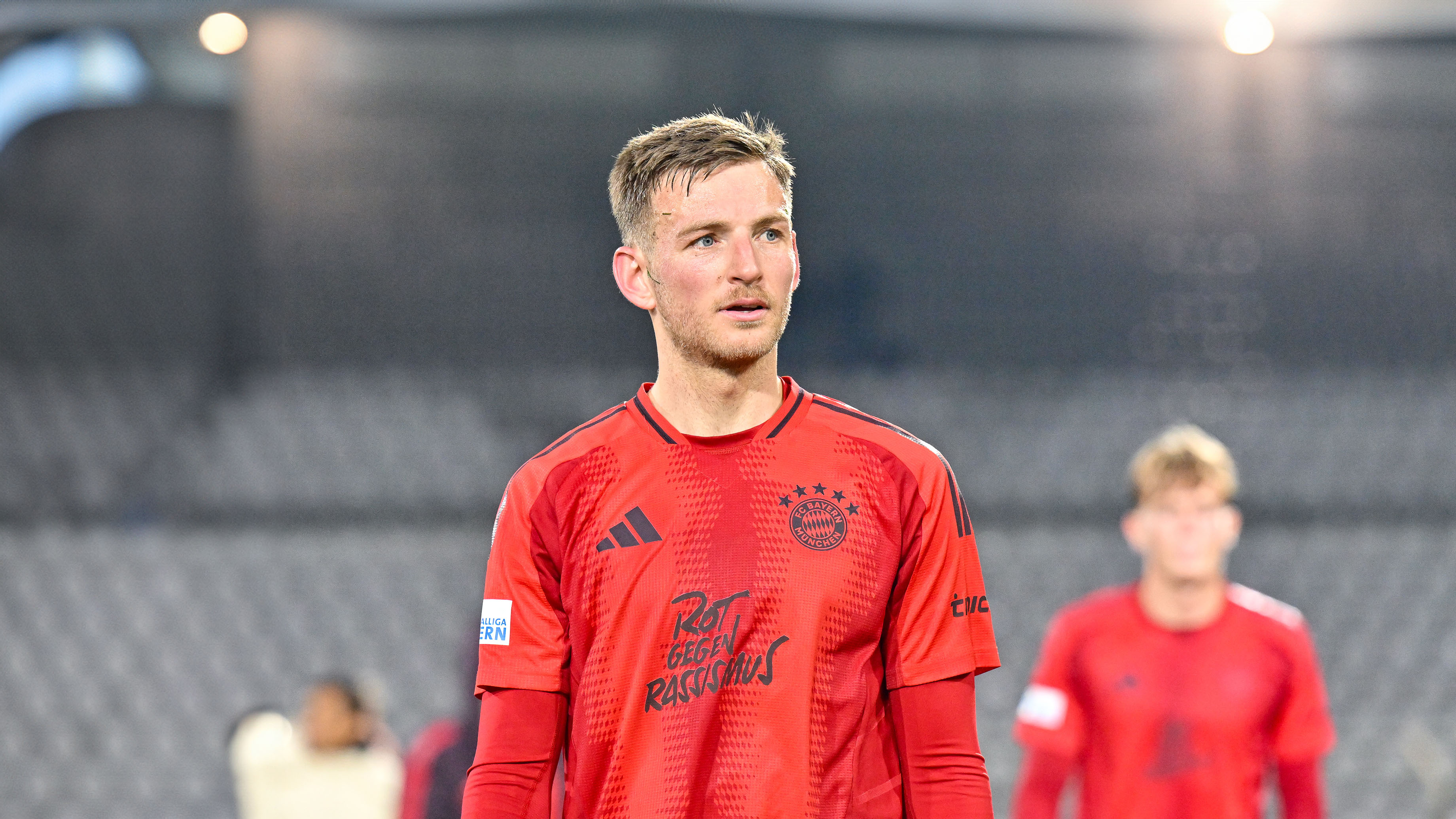 Timo Kern, Kapitän der FC Bayern Amateure, im Anschluss an eine Partie im Grünwalder Stadion.