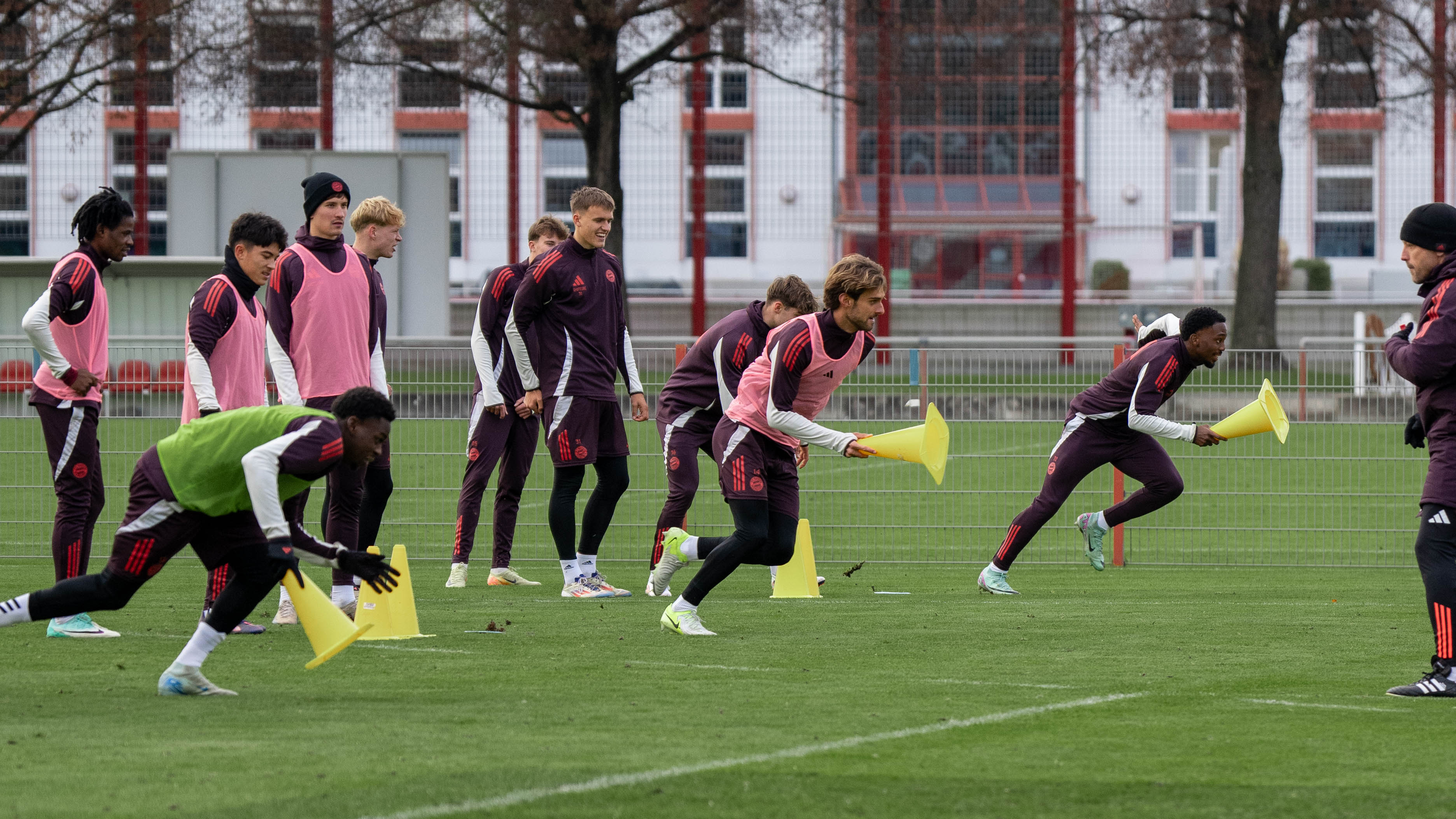 Spieler der FC Bayern Amateure im Training.