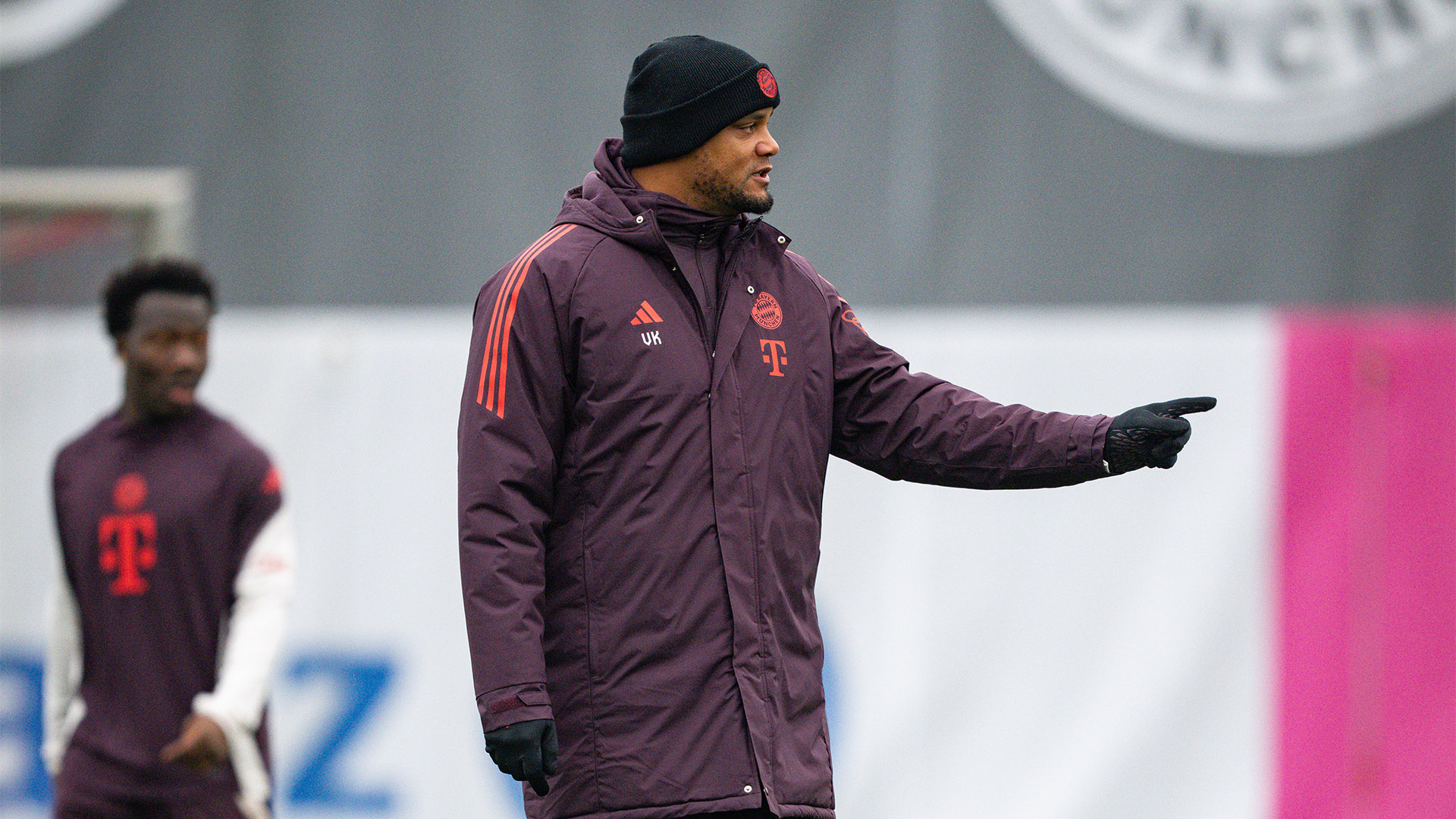 FC Bayern coach Vincent Kompany issues instructions in training