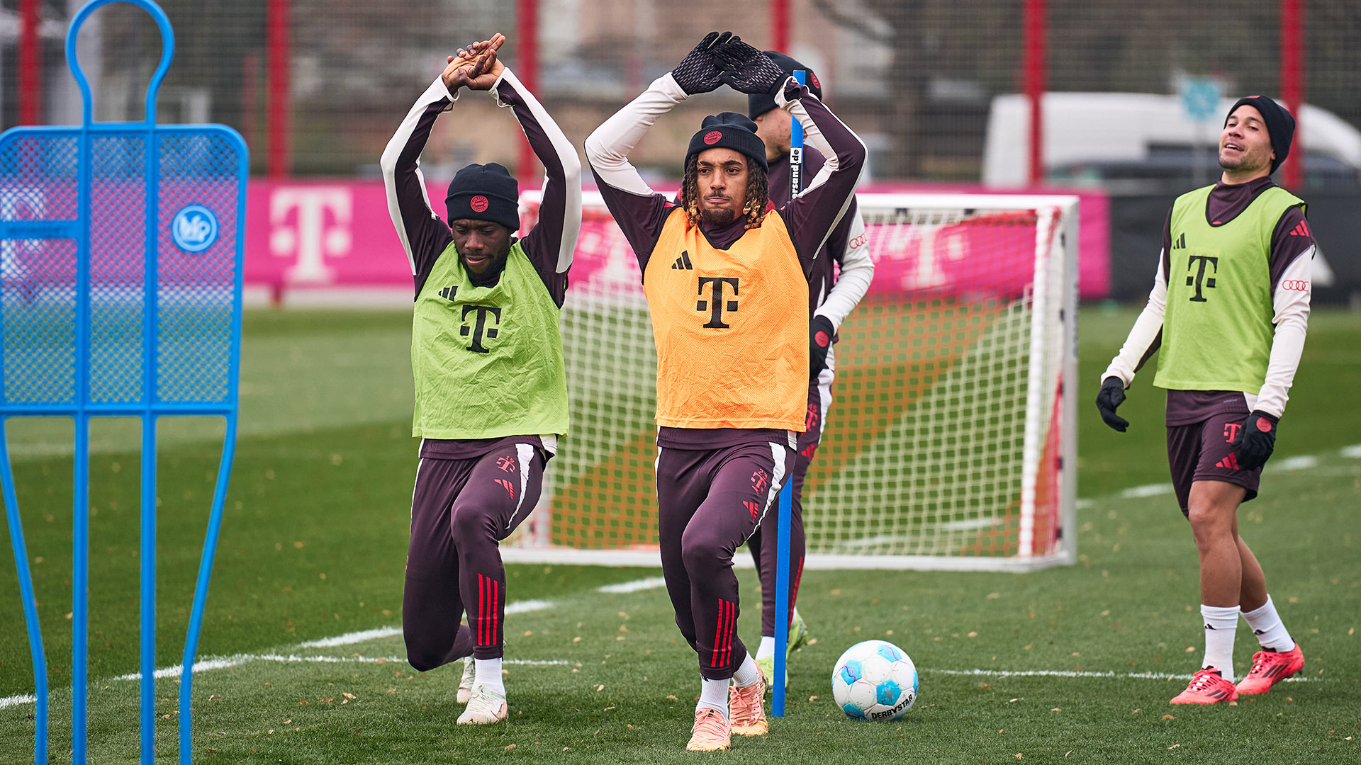 02-training-fcbayern-241118_mel