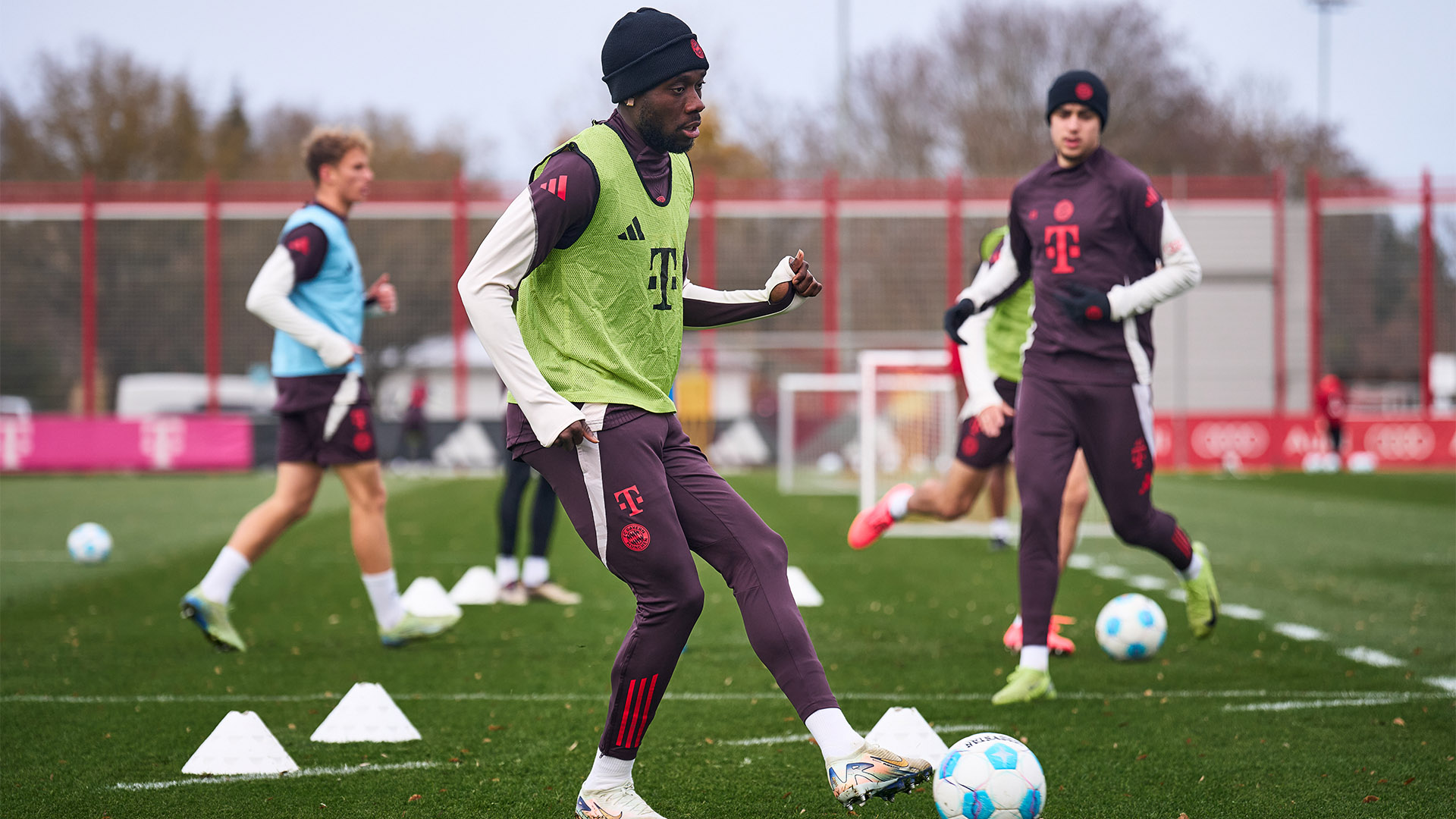 04-training-fcbayern-241118_mel