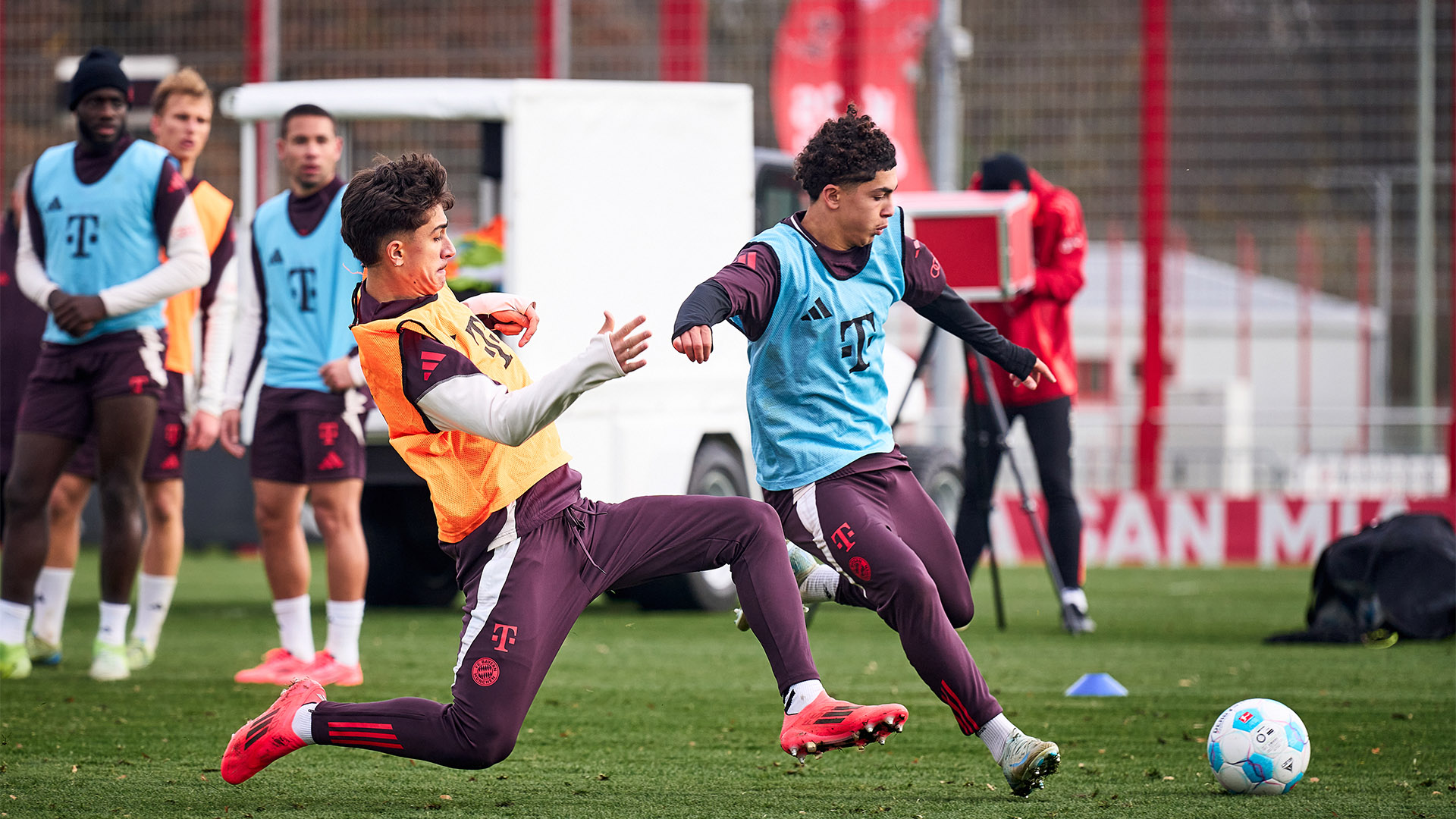 11-oeffentliches-training-fcbayern-241119_mel