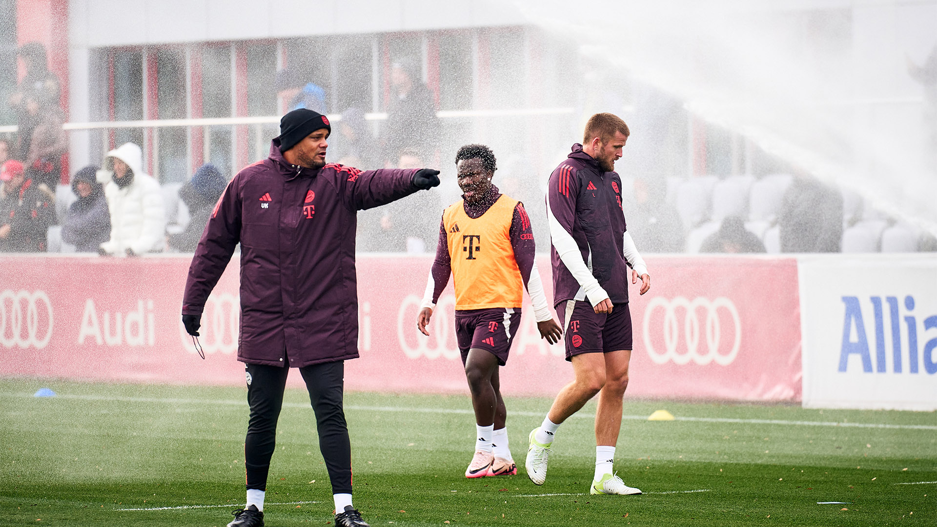 05-oeffentliches-training-fcbayern-241119_mel