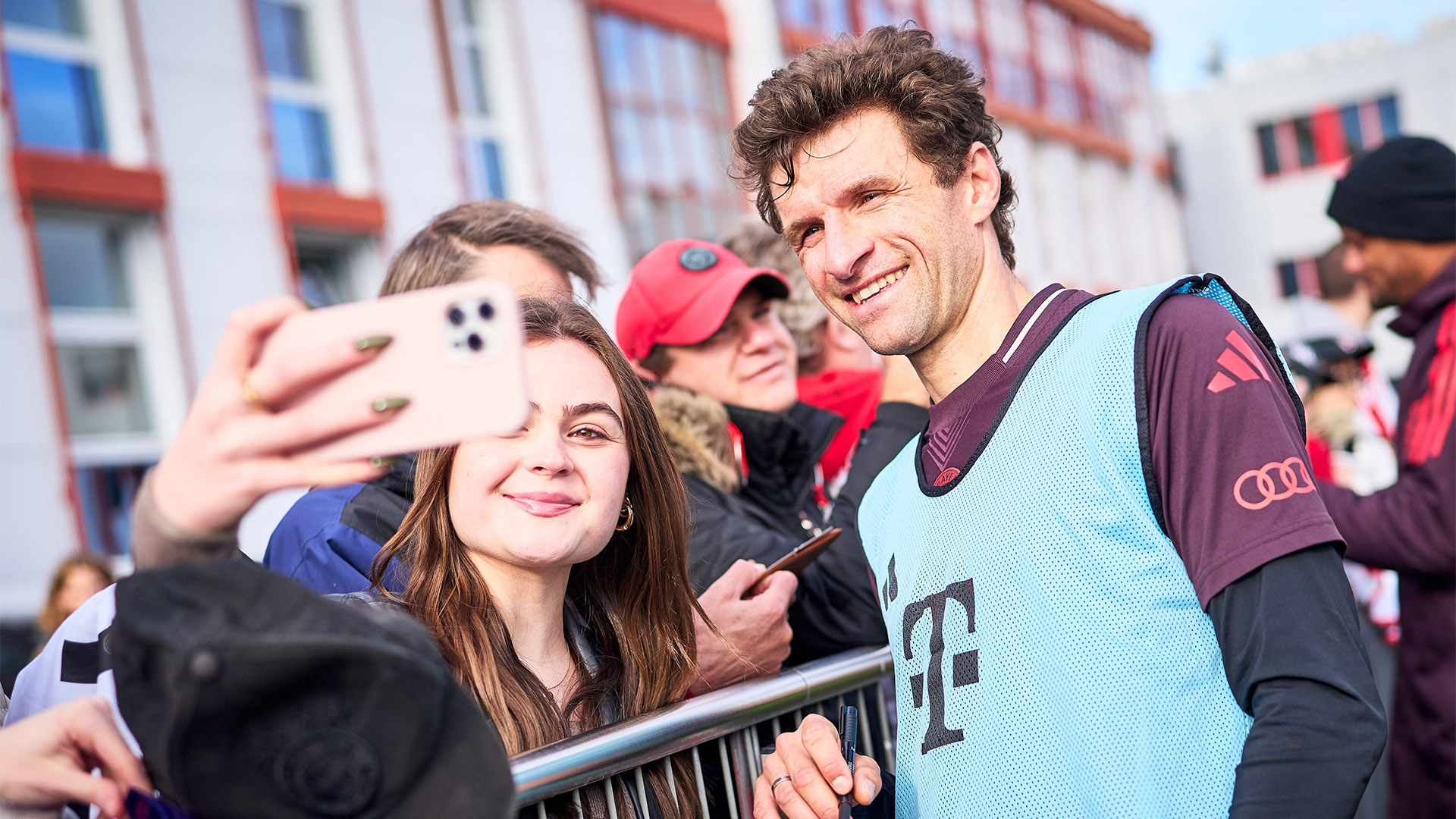 15-oeffentliches-training-fcbayern-241119_mel