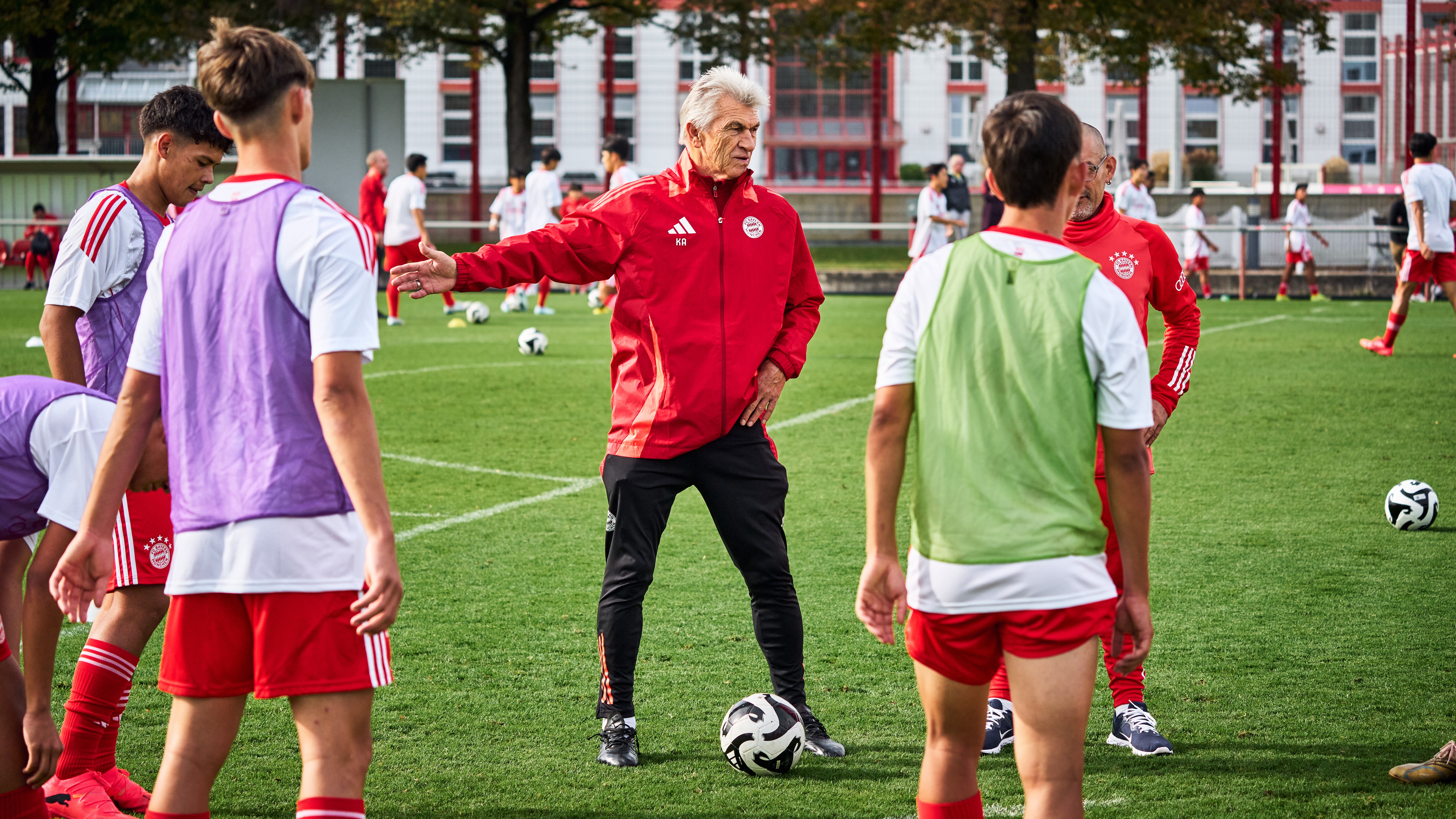 18-fcbayern-youth-cup-221013-fcb