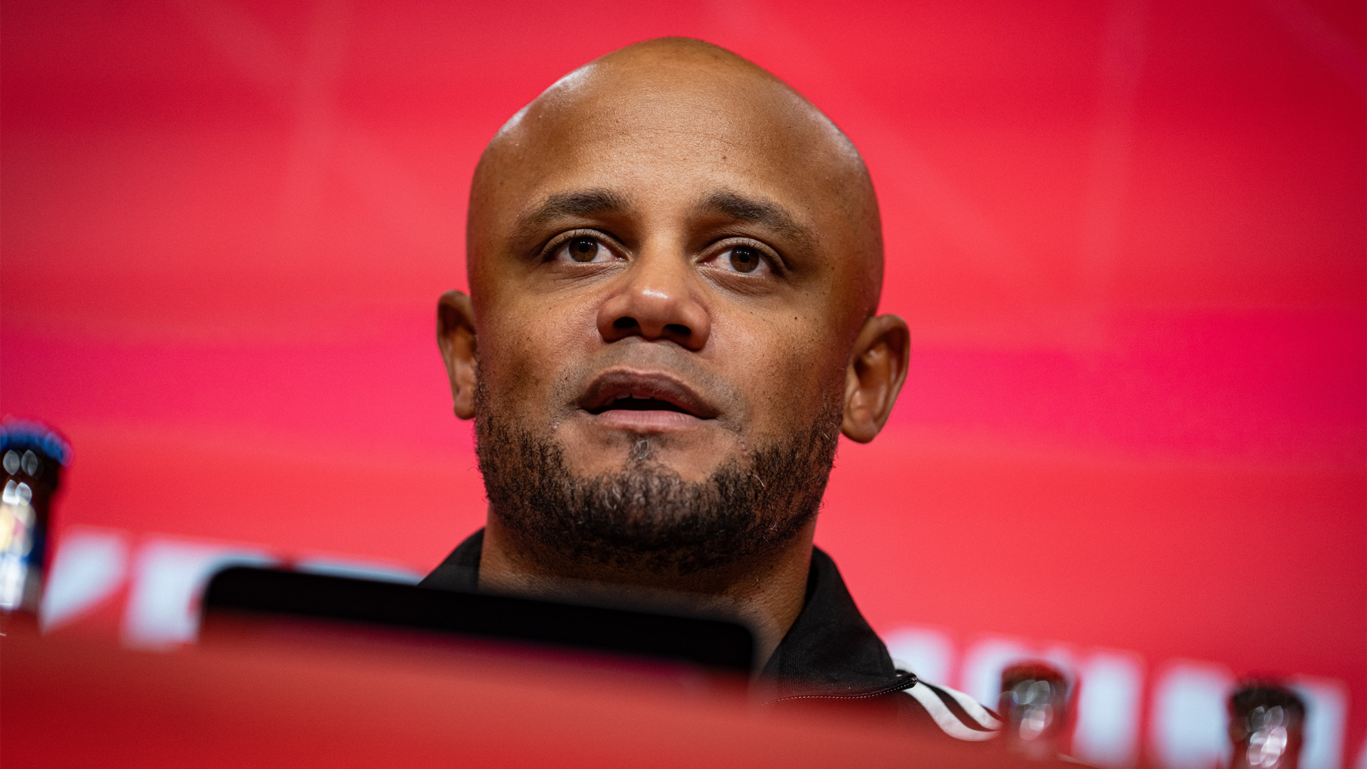 240928-kompany-pressekonferenz-don