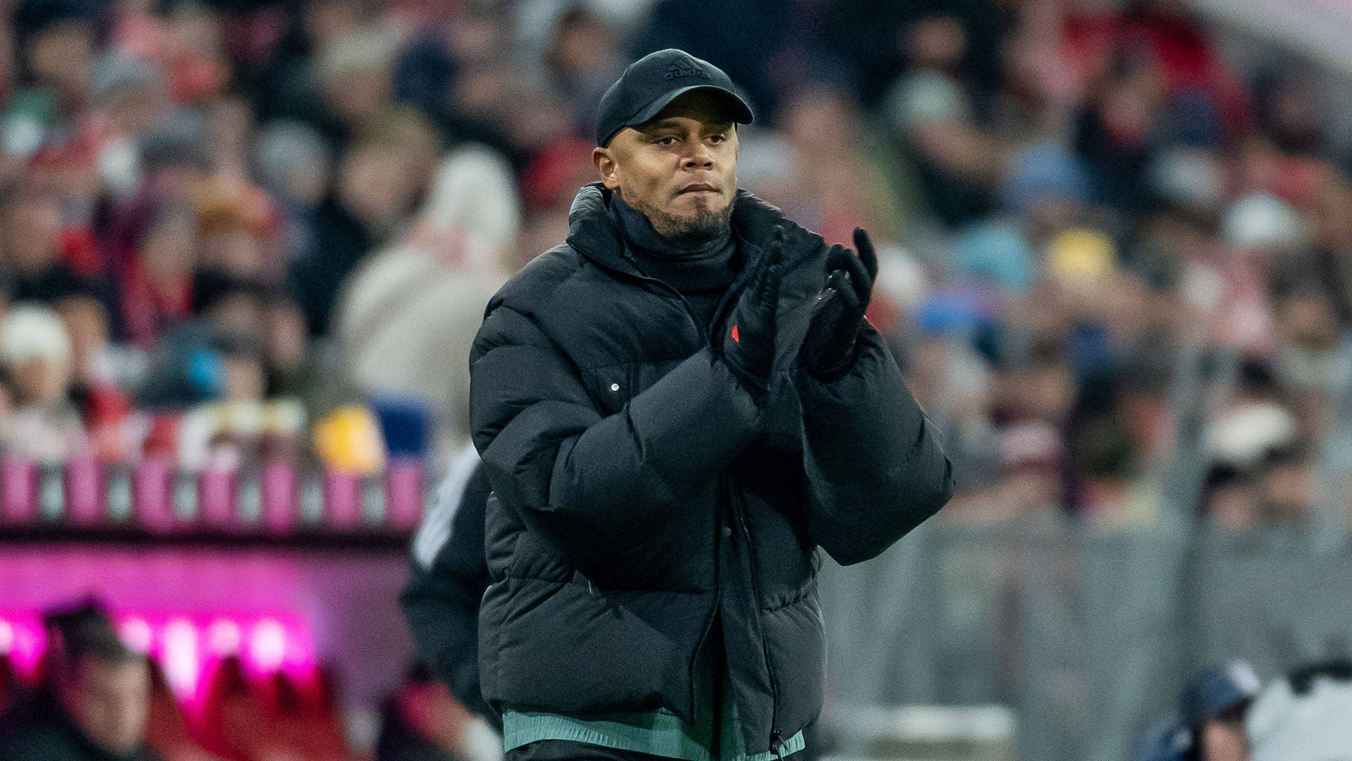 Vincent Kompany on the sidelines during the match against FC Augsburg