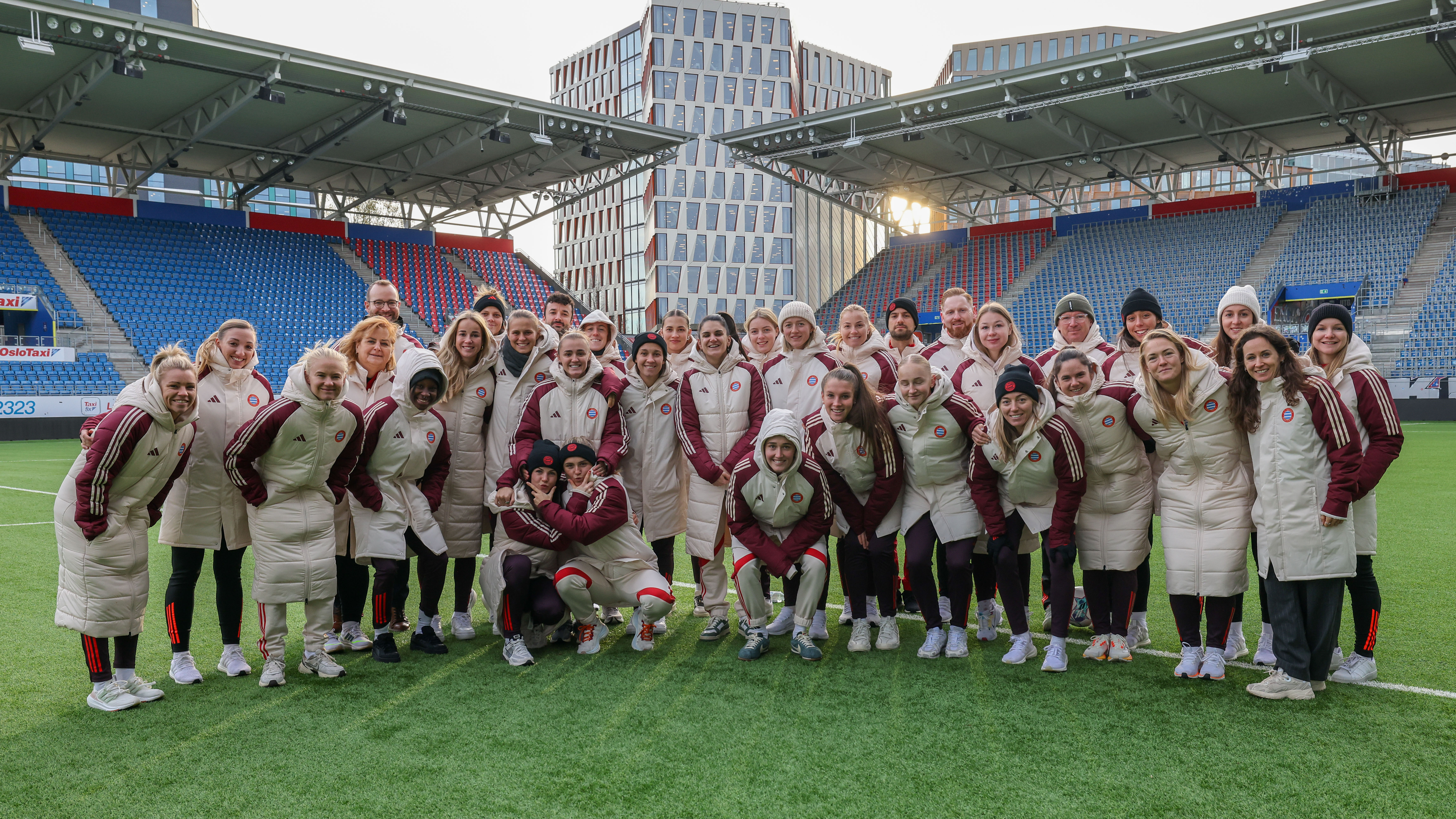 Video: Behind the Scenes der FC Bayern Frauen bei den Auswärtsreisen nach Oslo und Freiburg