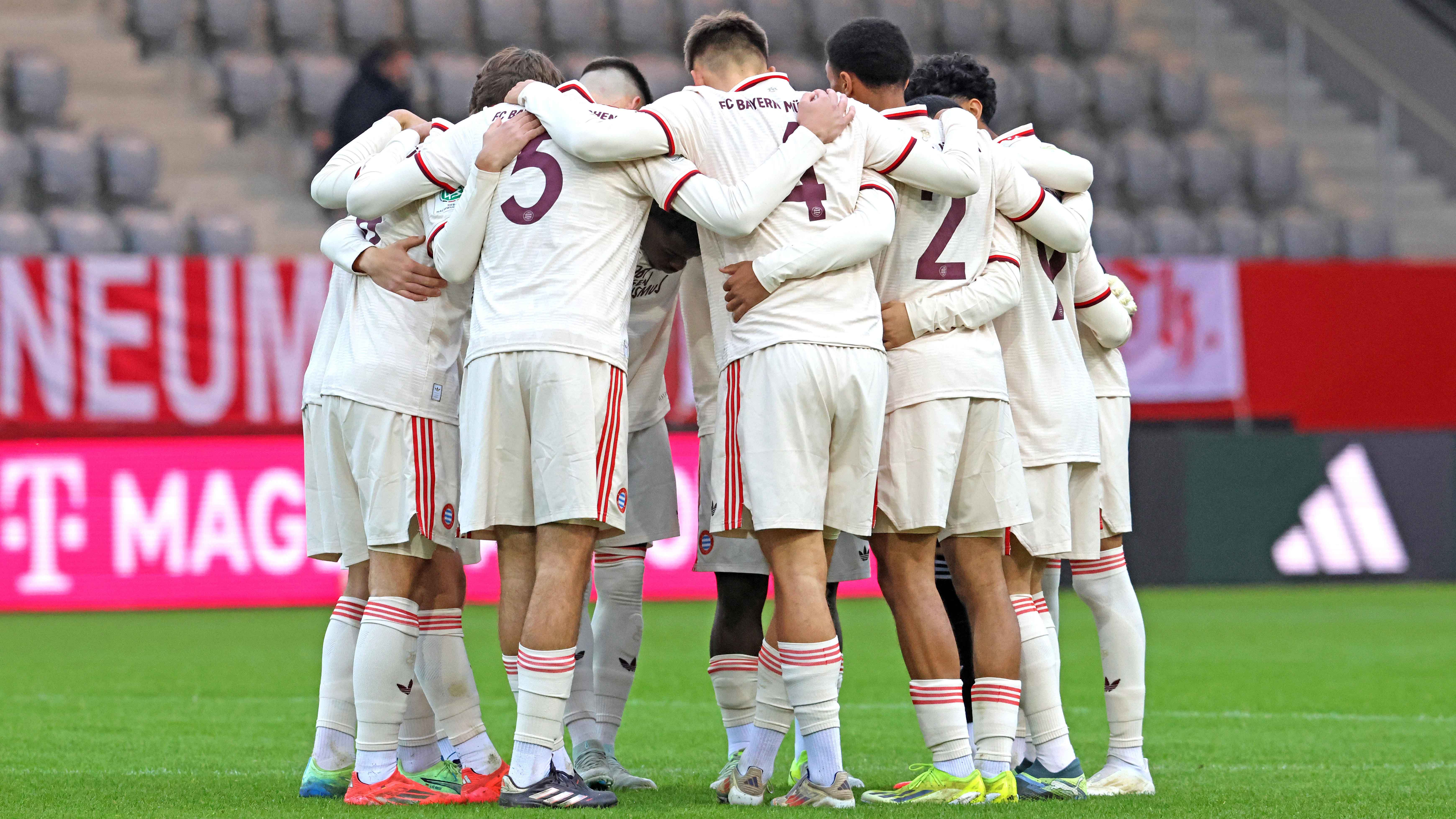 Teamkreis der FC Bayern U19.