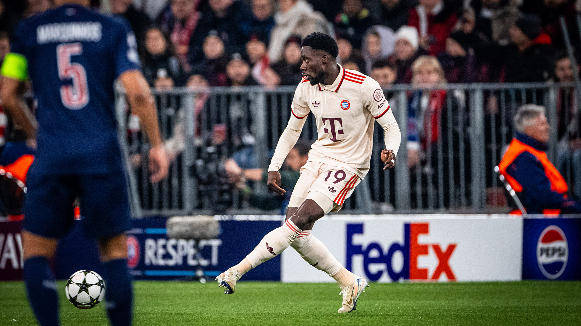 08-fcbayern-psg-241126-mel