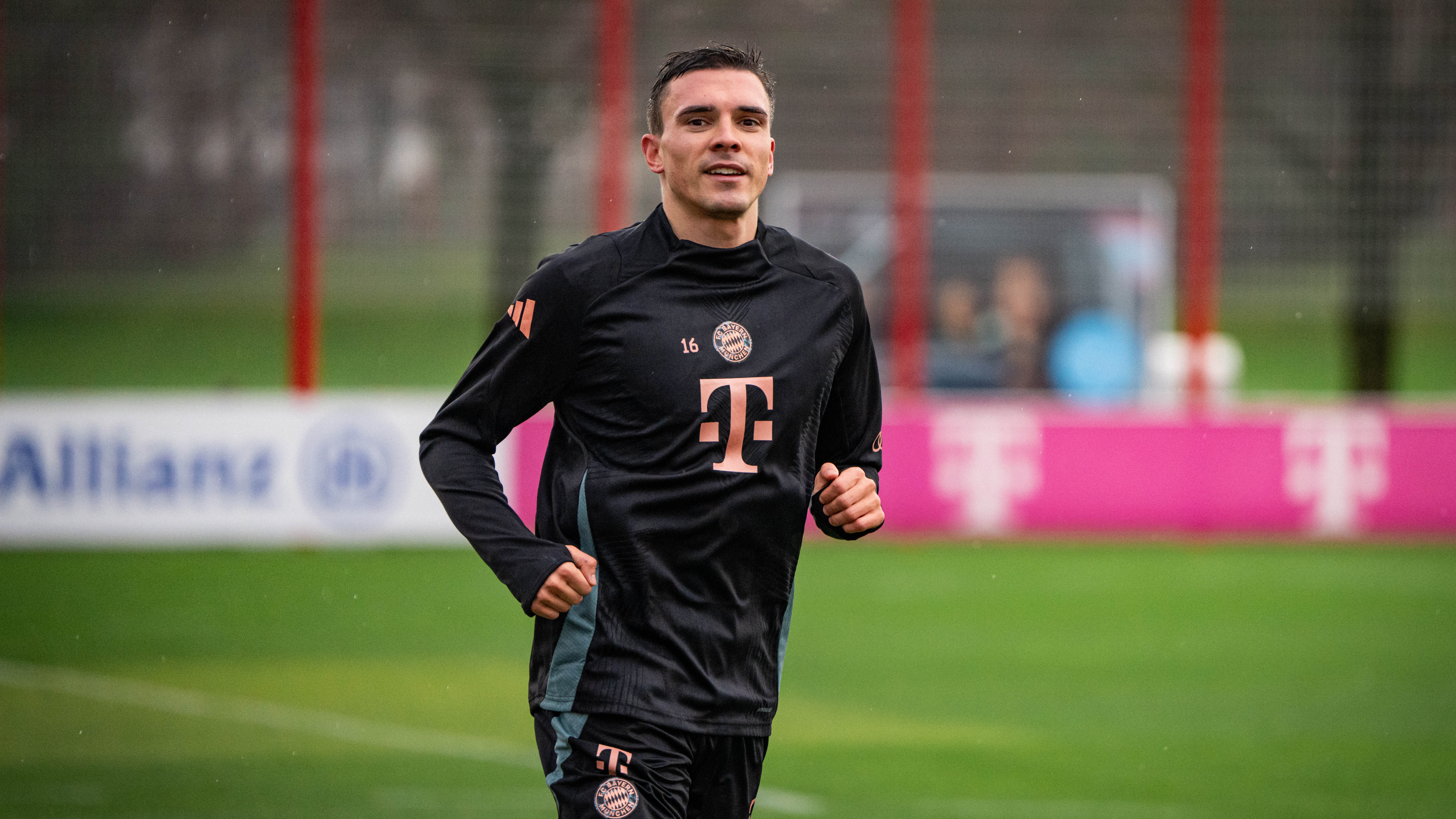 João Palhinha im Lauftraining an der Säbener Straße