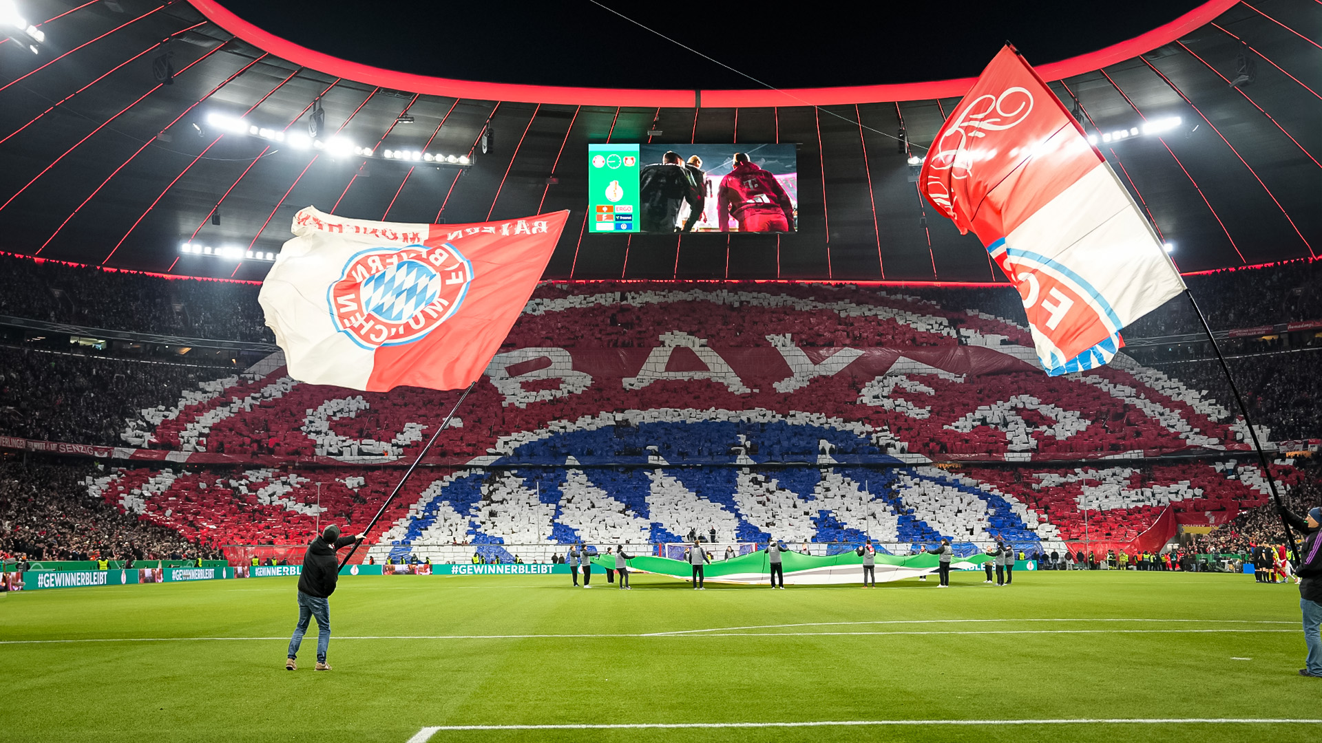 Choreo der FC Bayern-Fans vor dem Achtelfinale gegen Bayer Leverkusen im DFB-Pokal