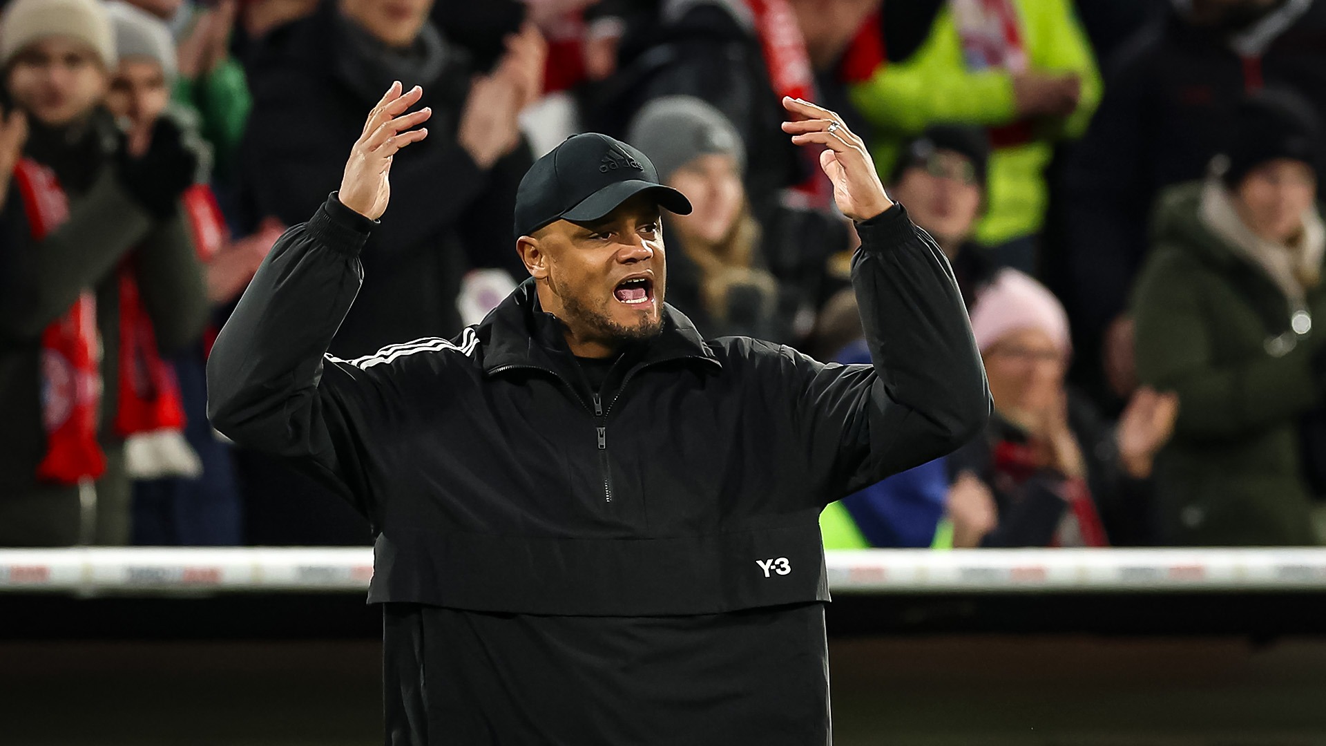 Vincent Kompany im Pokalspiel des FC Bayern beim 1. FSV Mainz 05