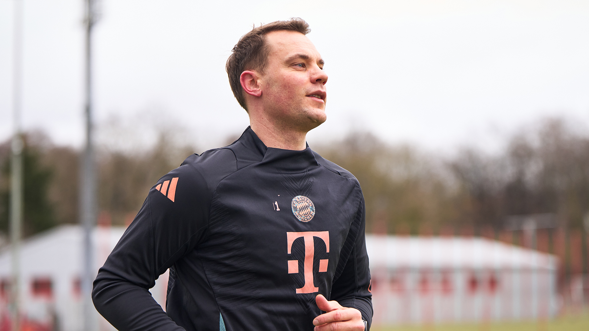 Manuel Neuer training with ball