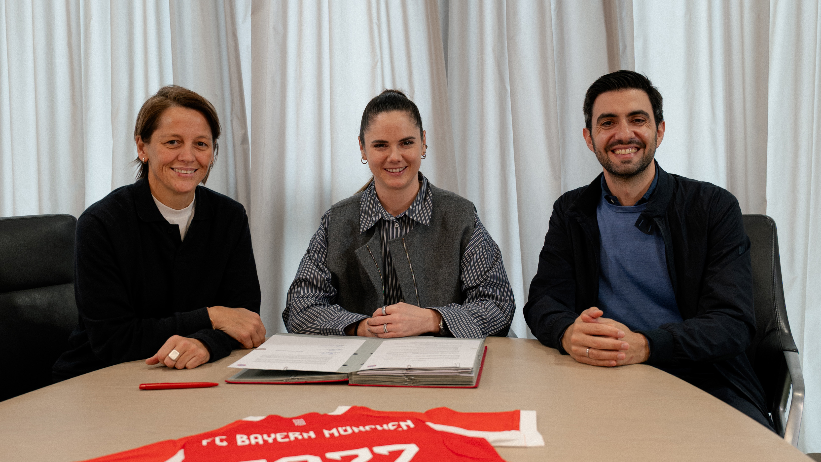Zadrazil extends with FC Bayern Women