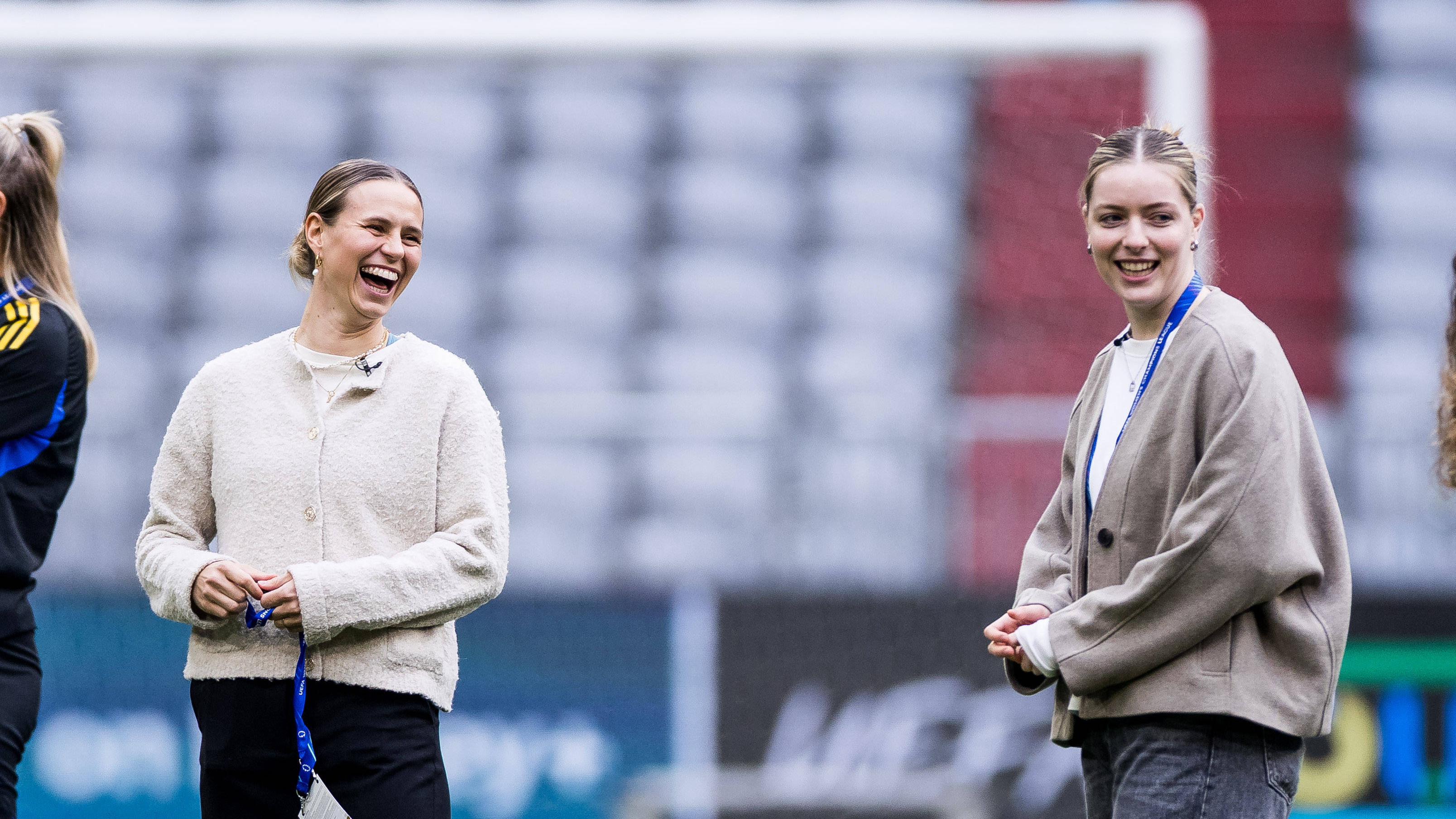 UWCL match at the Allianz Arena up close with Klara Bühl and Alara