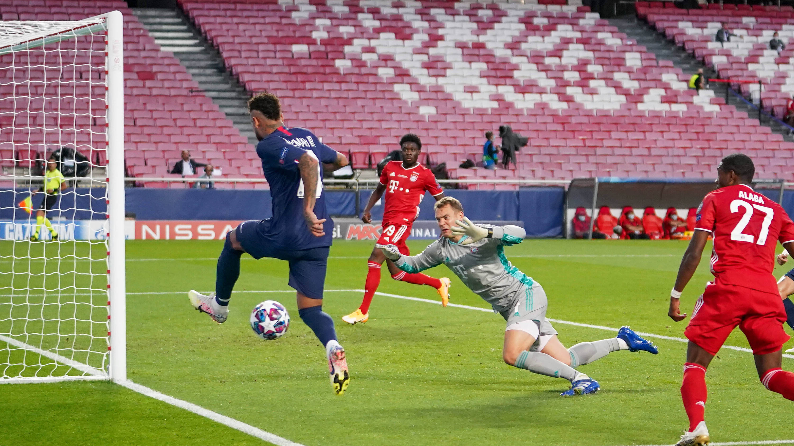 Identify PSG scenes & win a new home shirt!