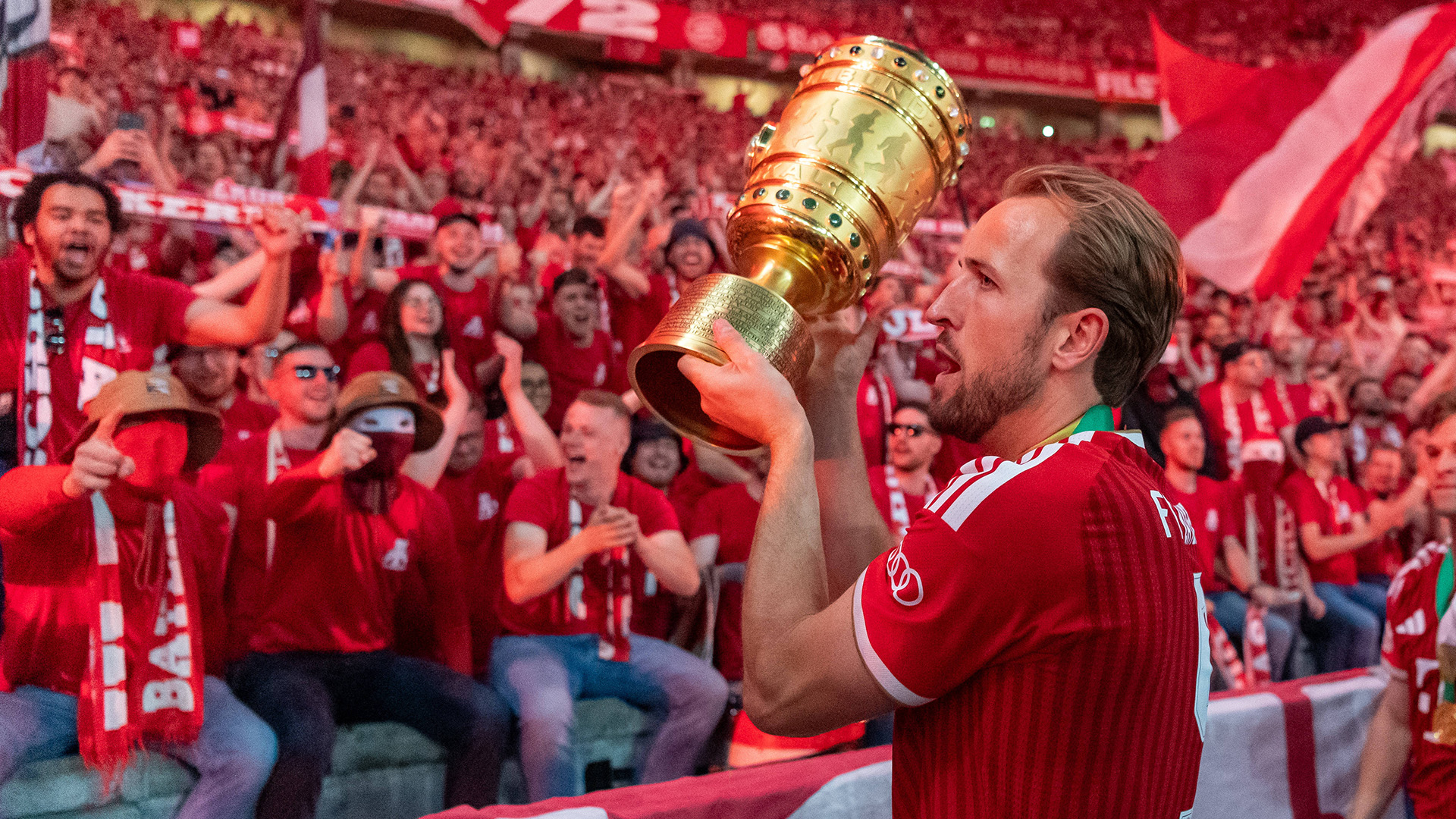 Kane crowns remarkable season in style