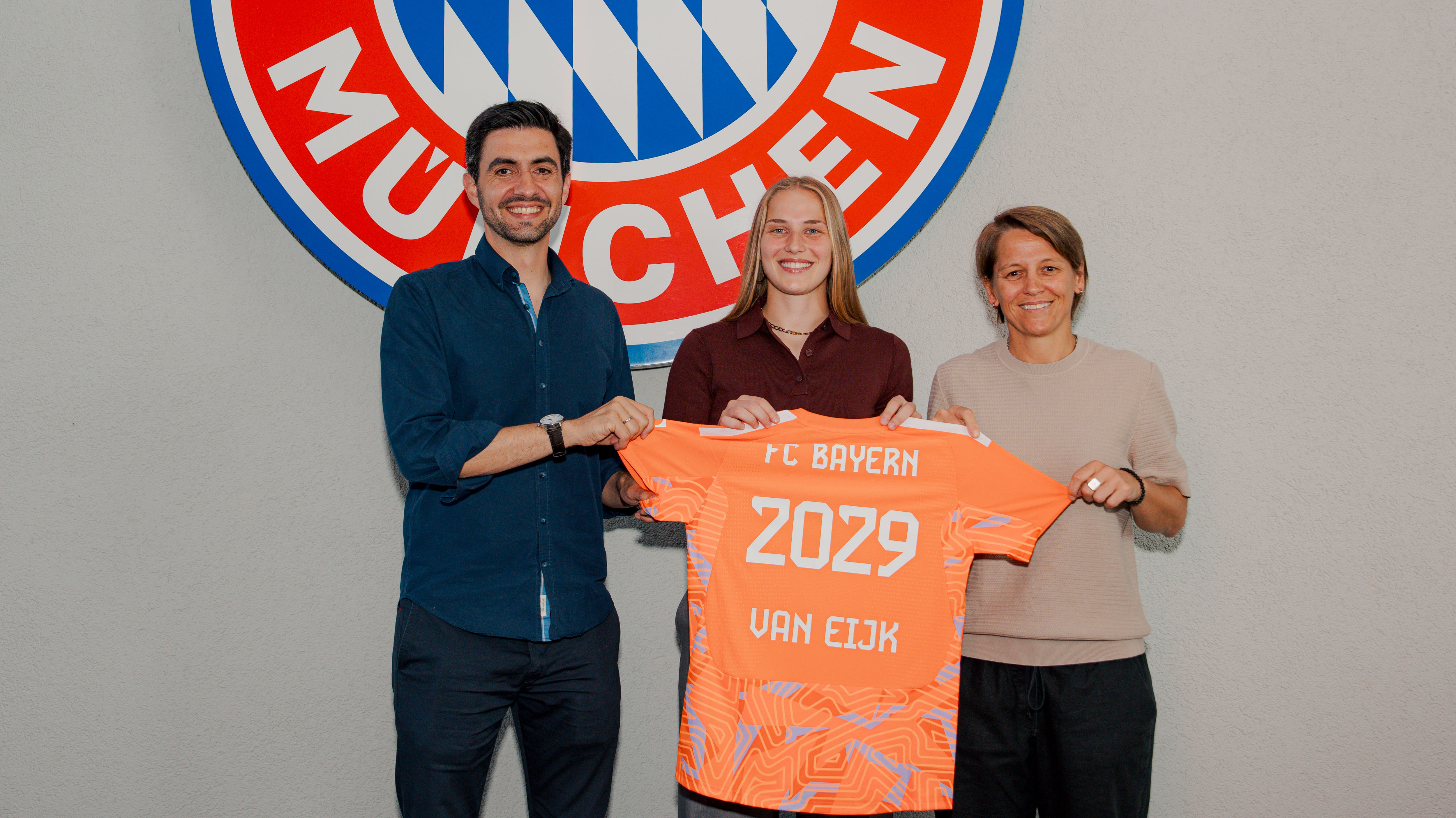 FCB Women sign Regina van Eijk