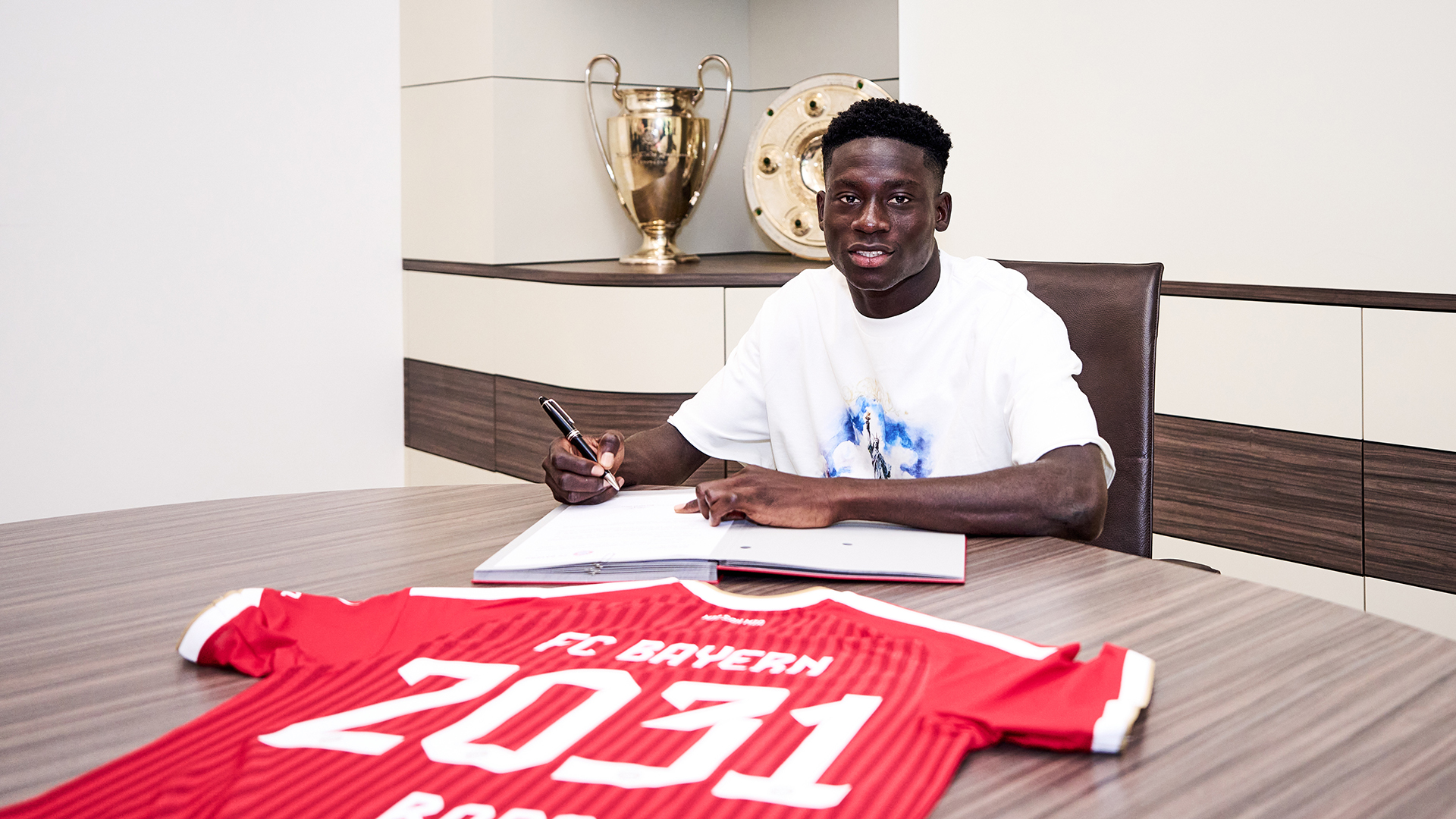 FC Bayern sign Bara Sapoko Ndiaye permanently