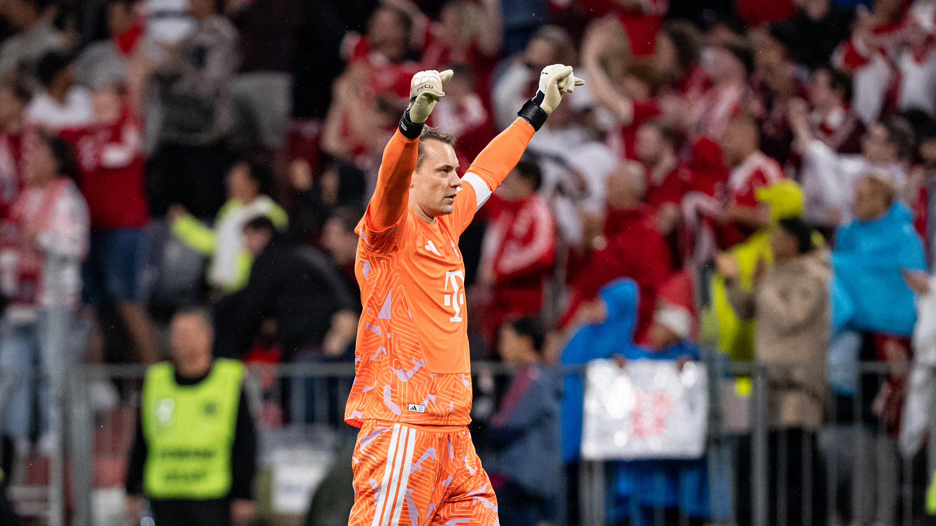 Neuer makes 600th Bayern appearance