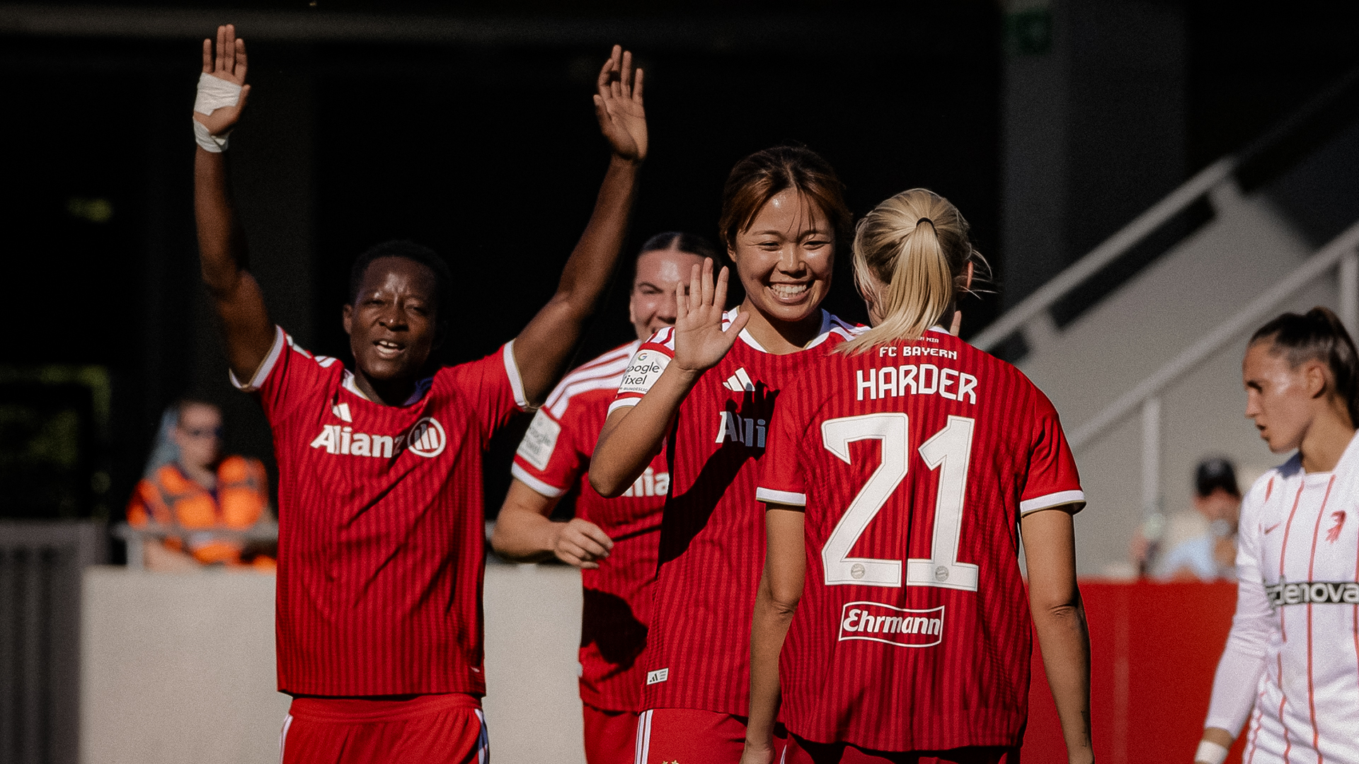 FCB Women celebrate home win and new Bundesliga record