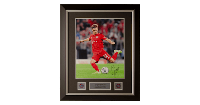 Framed Picture J Kimmich Originally Signed Official Fc Bayern Munich Store Das 50,8 x 40,6 cm große, gerahmte bild zeigt den hochkarätigen neuzugang der bayern in aktion. j kimmich originally signed